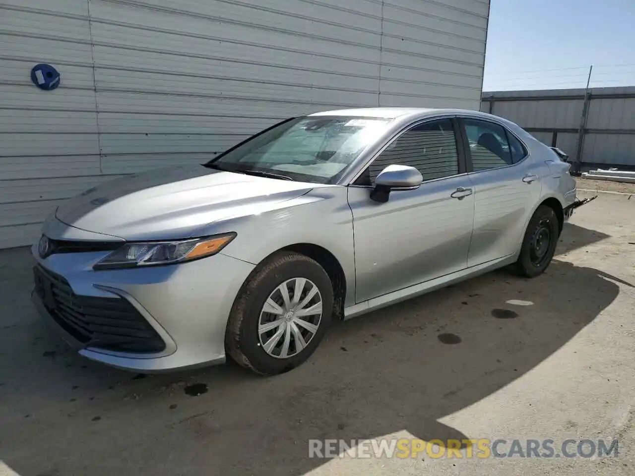 1 Photograph of a damaged car 4T1C31AKXRU620978 TOYOTA CAMRY 2024