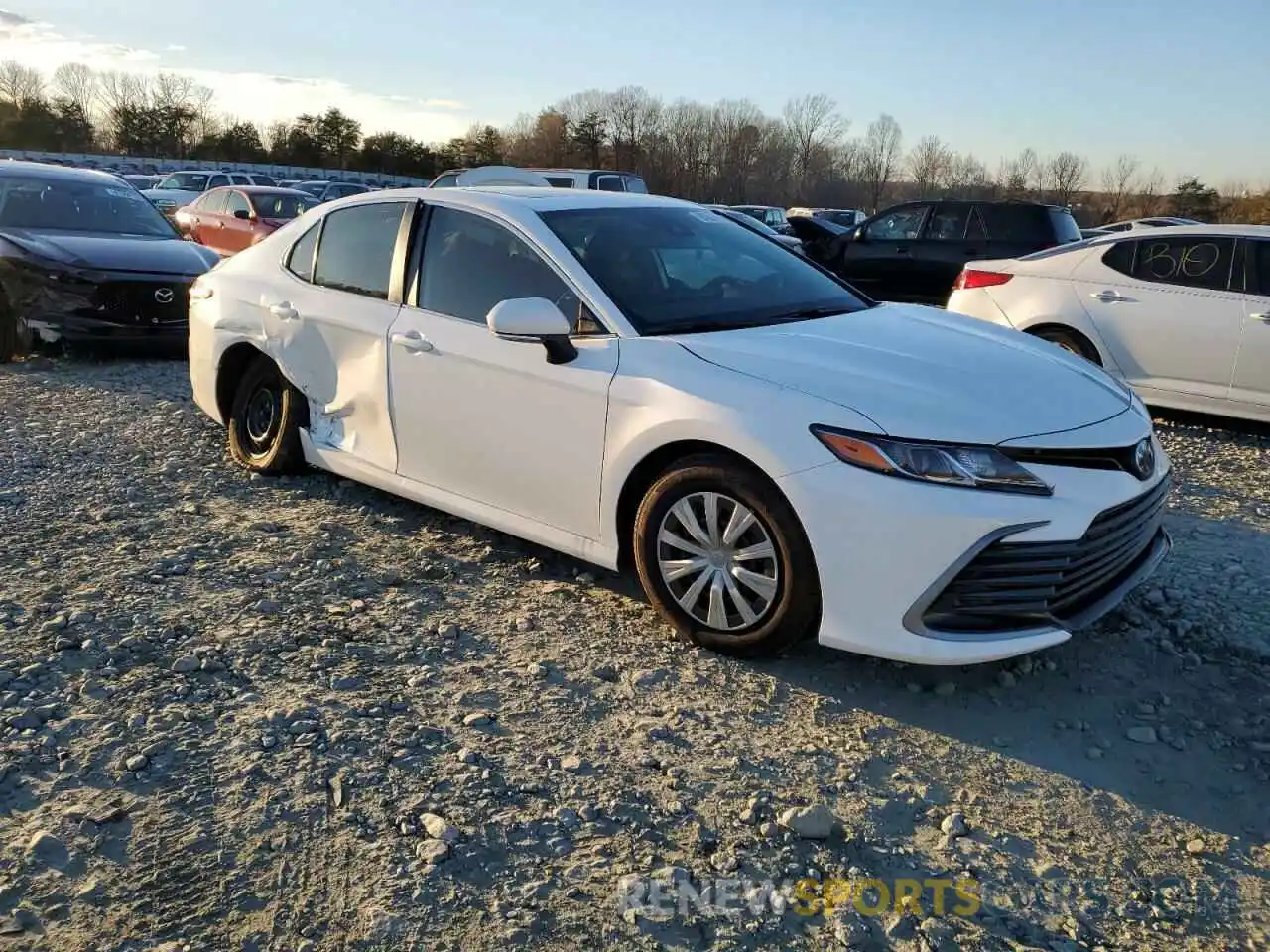 4 Photograph of a damaged car 4T1H31AK8RU625523 TOYOTA CAMRY 2024