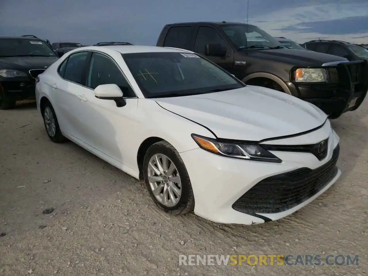 1 Photograph of a damaged car 4T1B11HKXKU754709 TOYOTA CAMRY 4C 2019