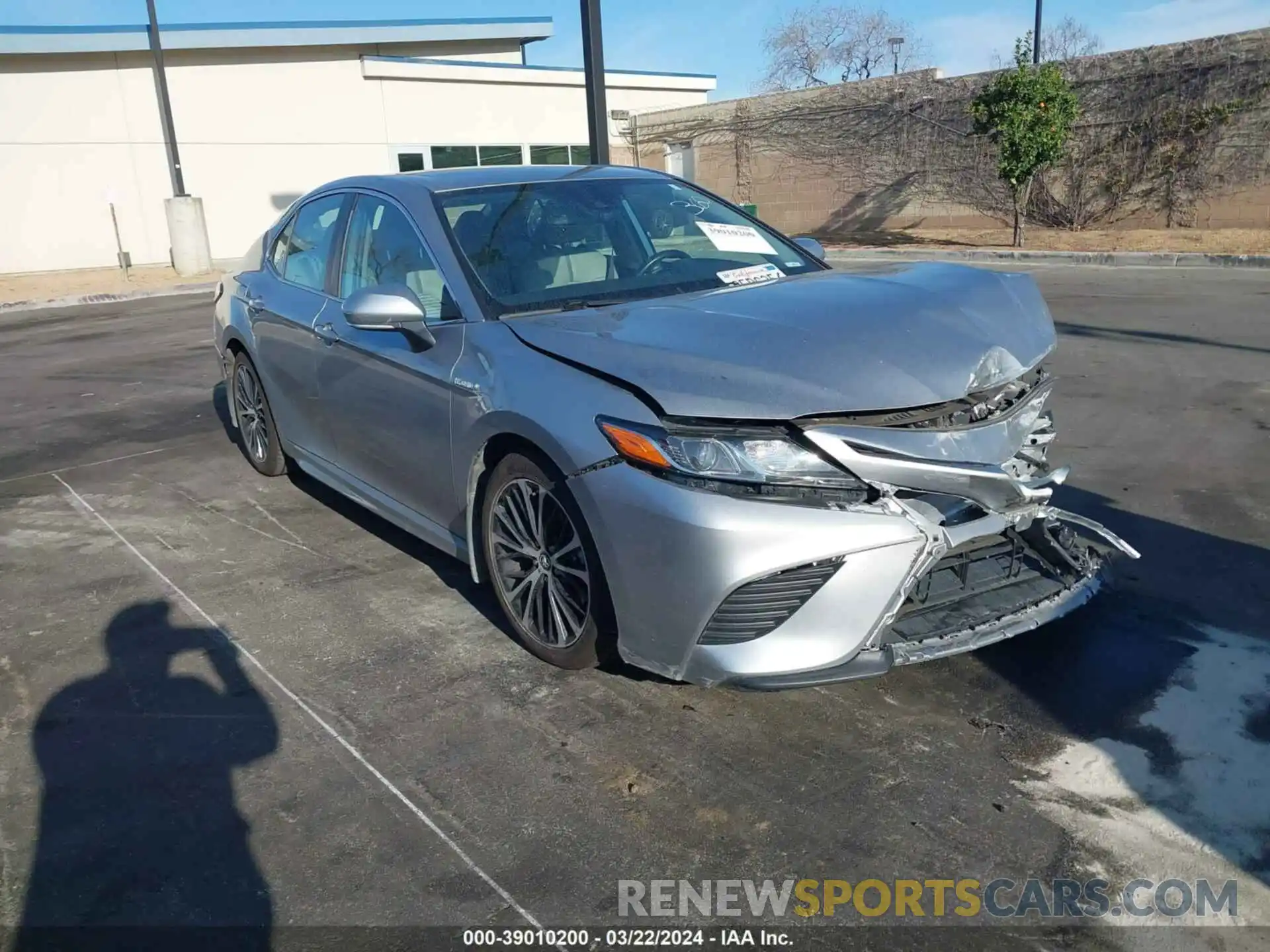 1 Photograph of a damaged car 4T1B21HK1KU515515 TOYOTA CAMRY HYBRID 2019