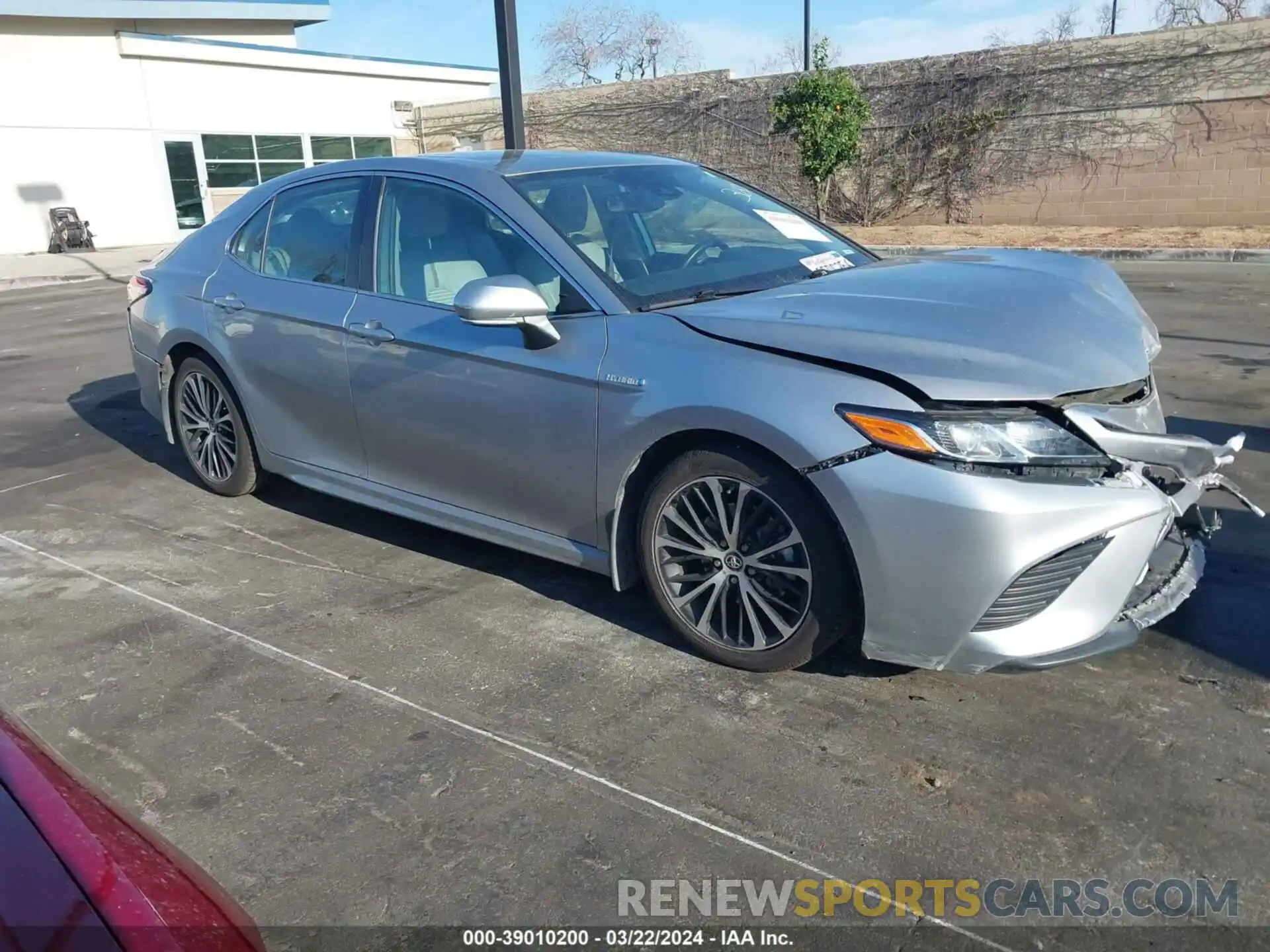 14 Photograph of a damaged car 4T1B21HK1KU515515 TOYOTA CAMRY HYBRID 2019