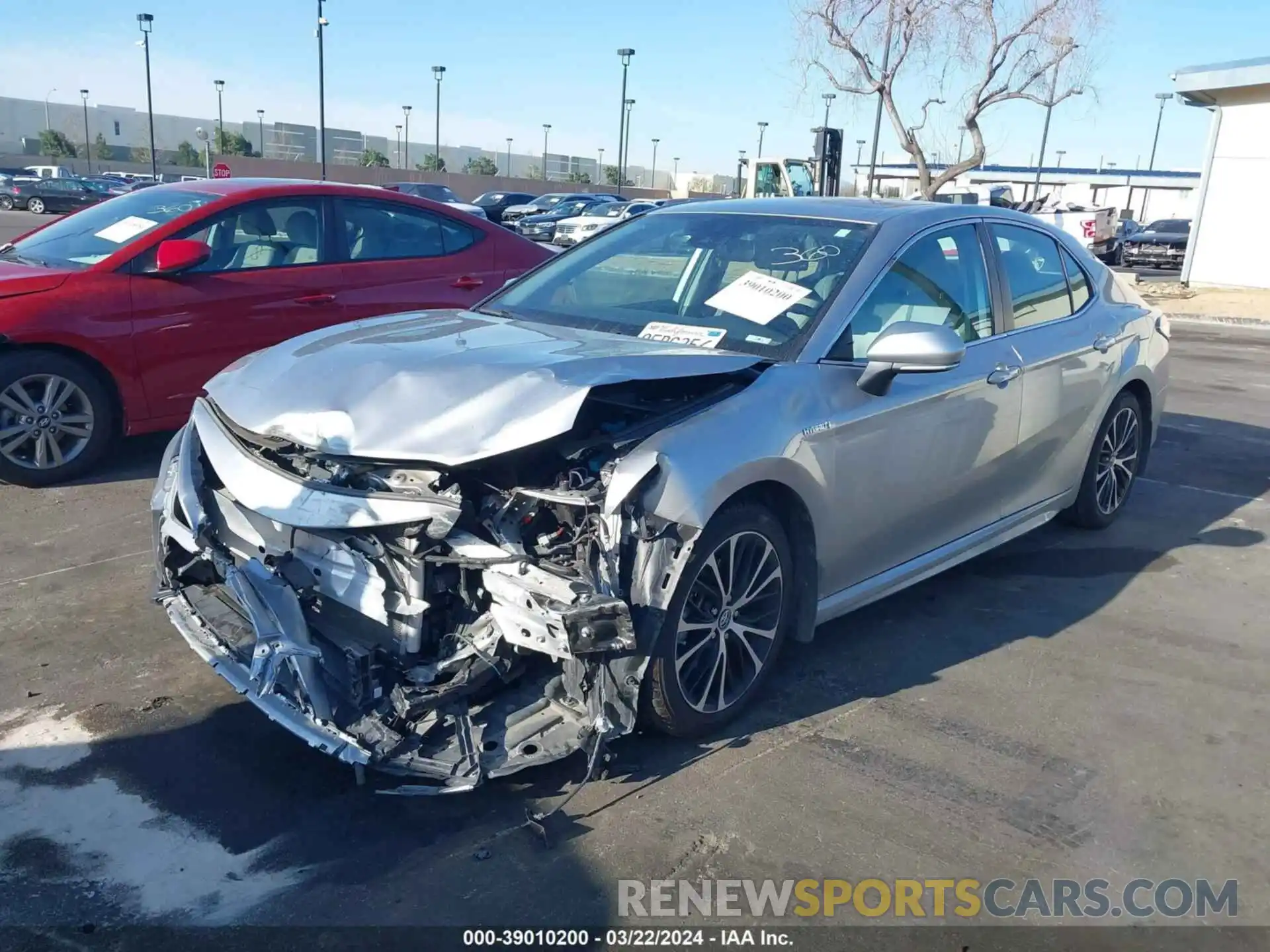 2 Photograph of a damaged car 4T1B21HK1KU515515 TOYOTA CAMRY HYBRID 2019