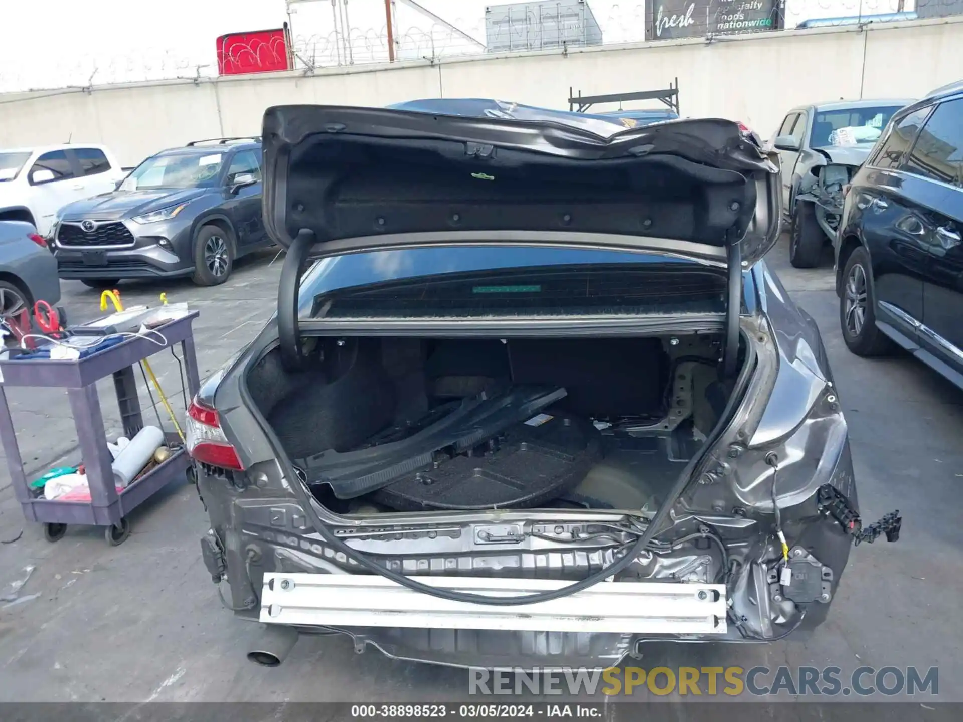 16 Photograph of a damaged car 4T1B21HK5KU515047 TOYOTA CAMRY HYBRID 2019