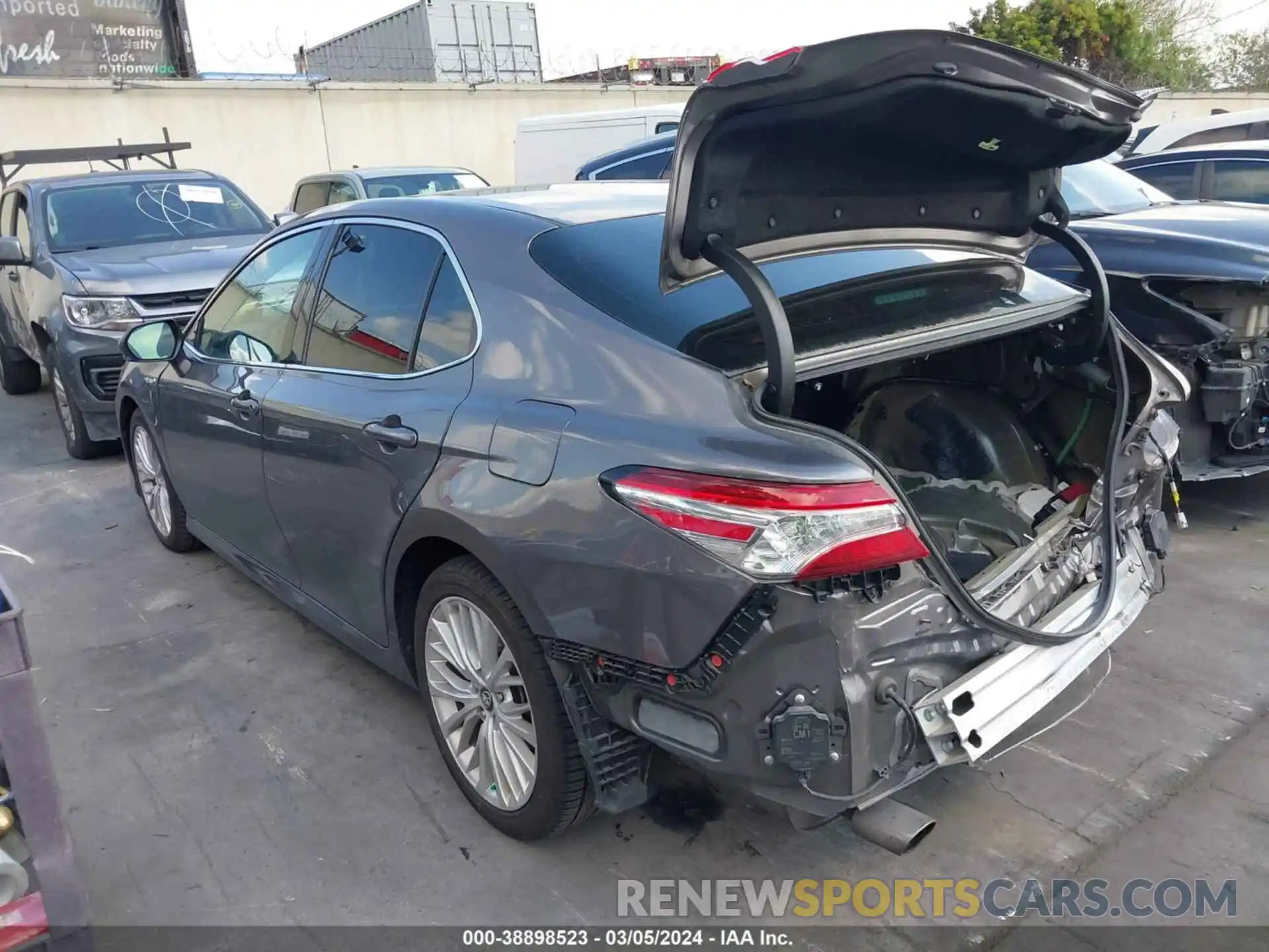 3 Photograph of a damaged car 4T1B21HK5KU515047 TOYOTA CAMRY HYBRID 2019