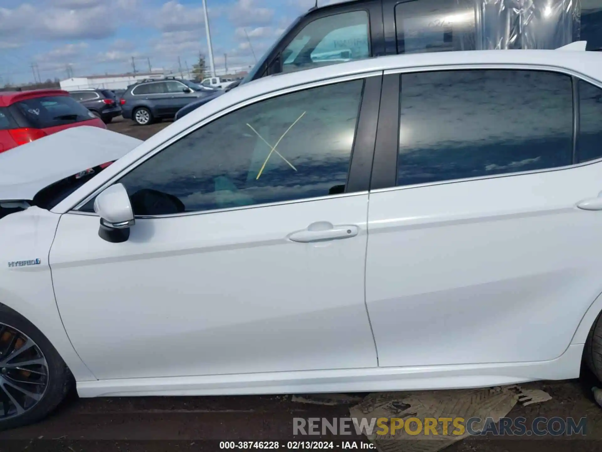 14 Photograph of a damaged car 4T1B21HK7KU013558 TOYOTA CAMRY HYBRID 2019