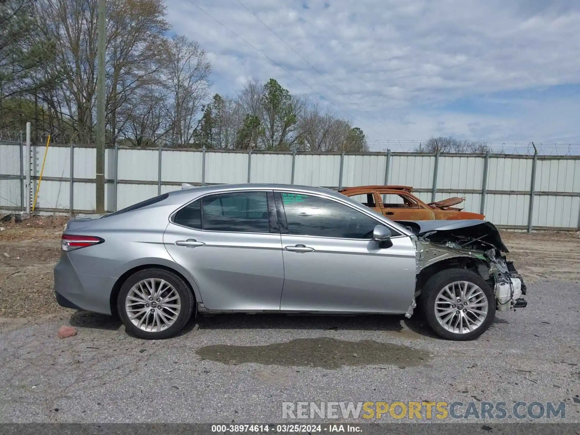 14 Photograph of a damaged car 4T1B21HK7KU515504 TOYOTA CAMRY HYBRID 2019