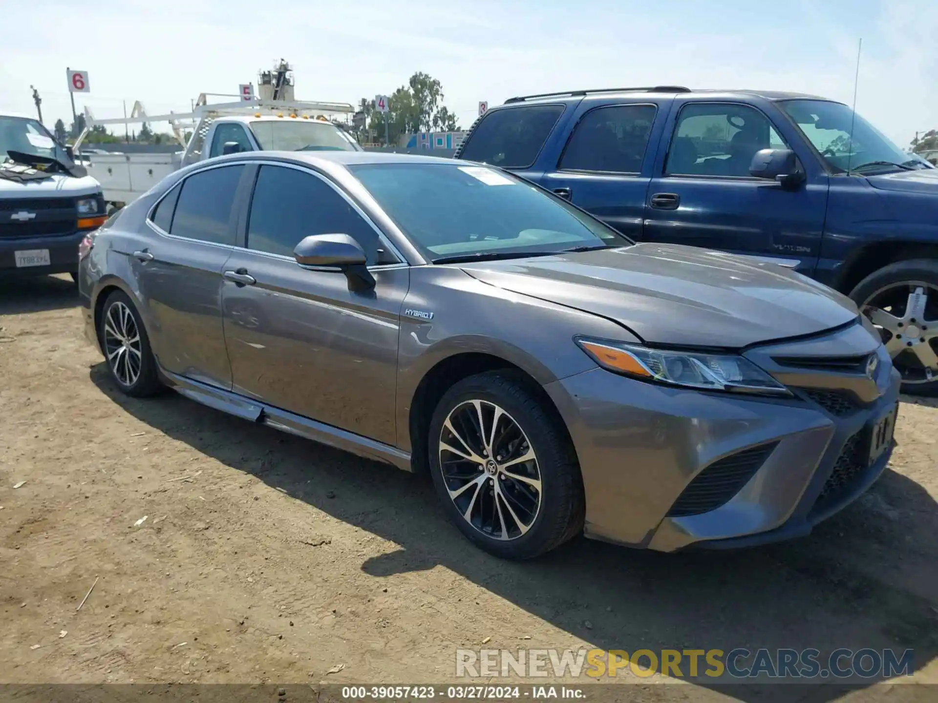 1 Photograph of a damaged car 4T1B21HKXKU515187 TOYOTA CAMRY HYBRID 2019