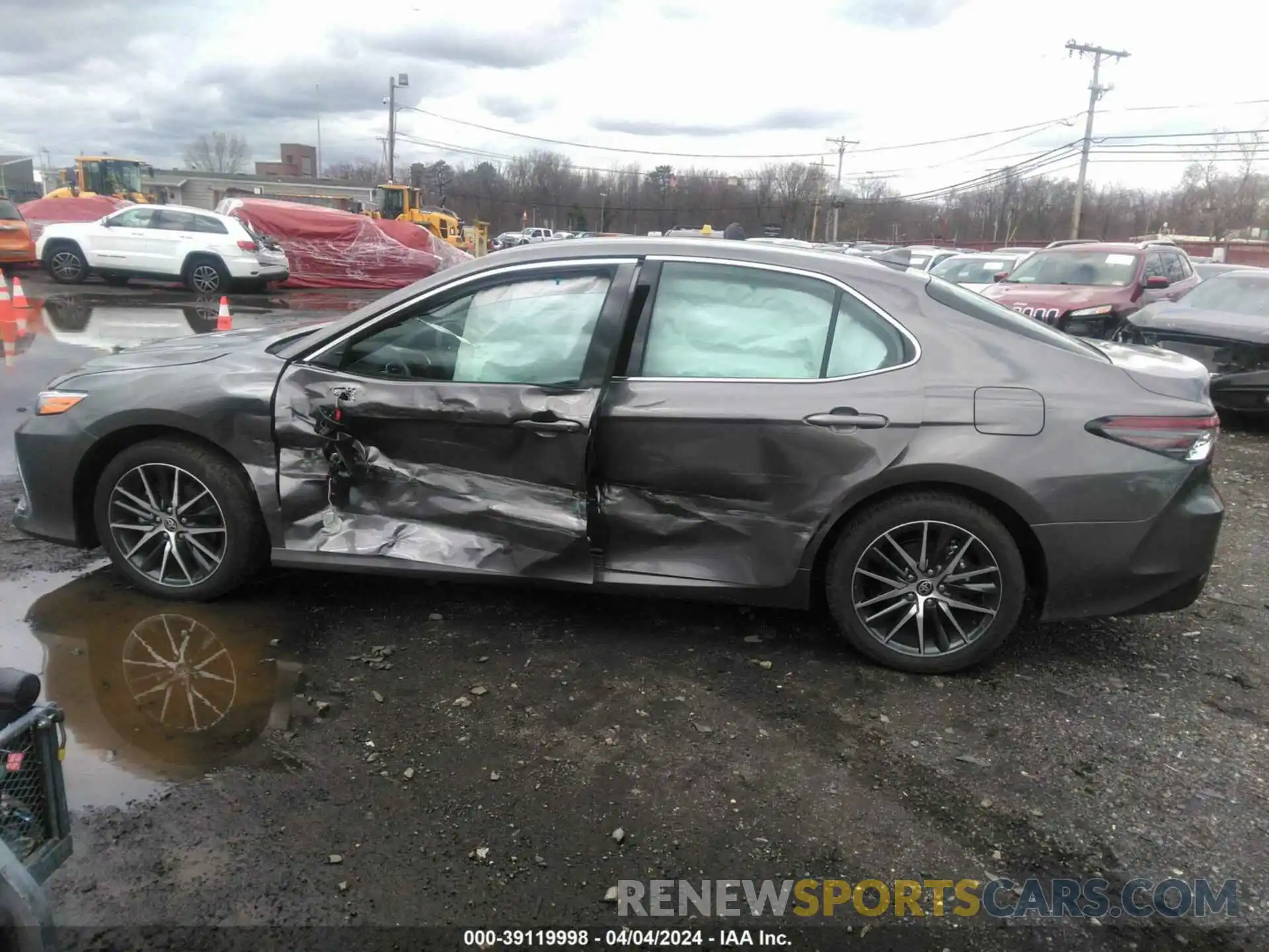 14 Photograph of a damaged car 4T1F31AK8RU627201 TOYOTA CAMRY HYBRID 2024