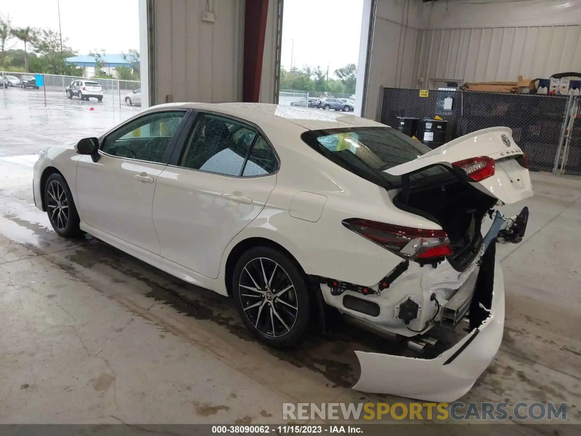 3 Photograph of a damaged car 4T1S31AK0RU624033 TOYOTA CAMRY HYBRID 2024