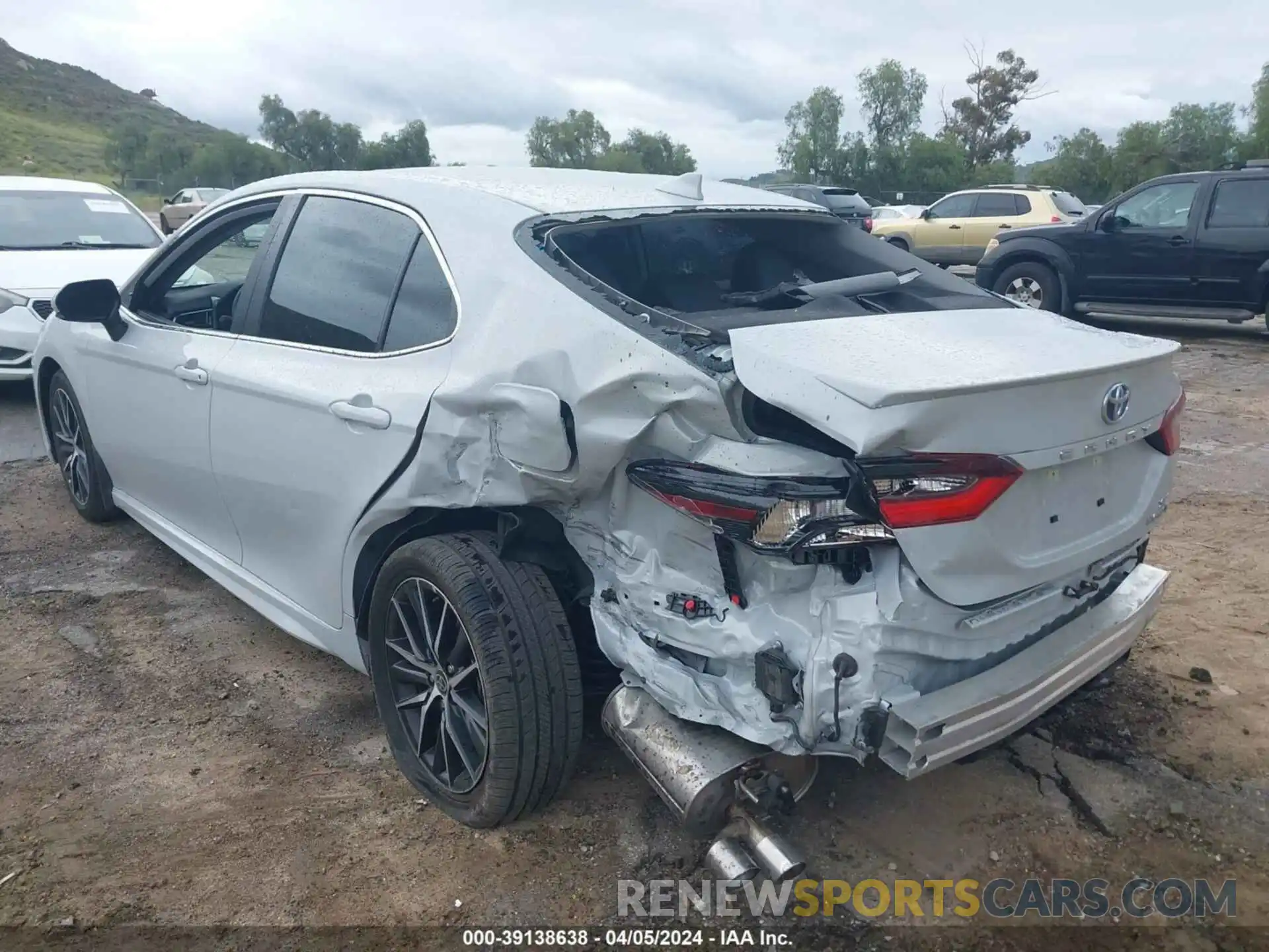 3 Photograph of a damaged car 4T1S31AK3RU064959 TOYOTA CAMRY HYBRID 2024