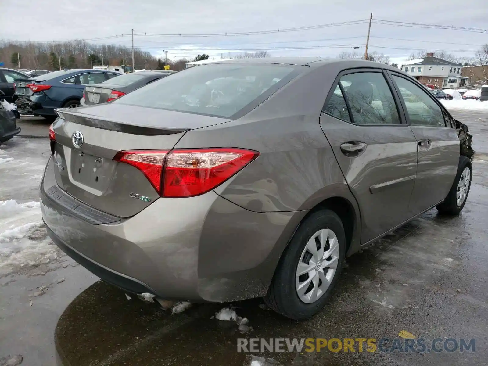 4 Photograph of a damaged car 2T1BPRHE2KC197772 TOYOTA COROLLA 2019