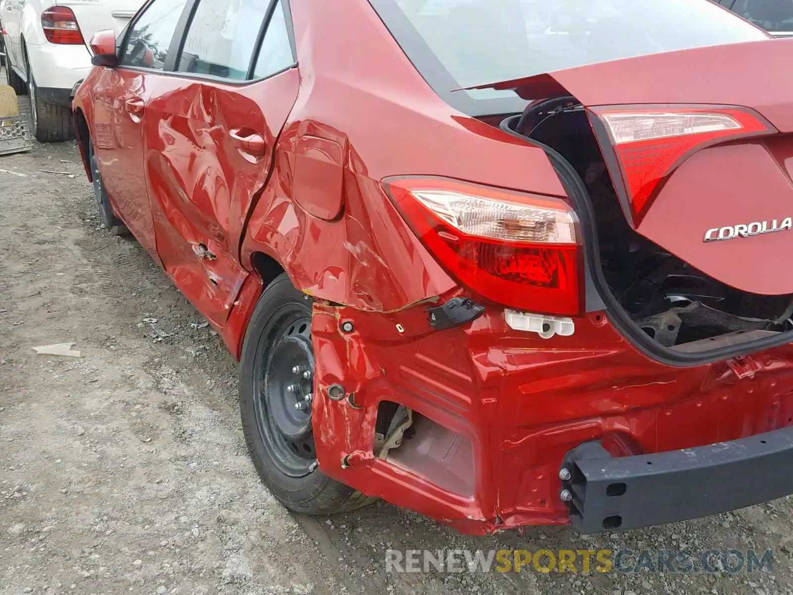 9 Photograph of a damaged car 2T1BURHE0KC128944 TOYOTA COROLLA 2019