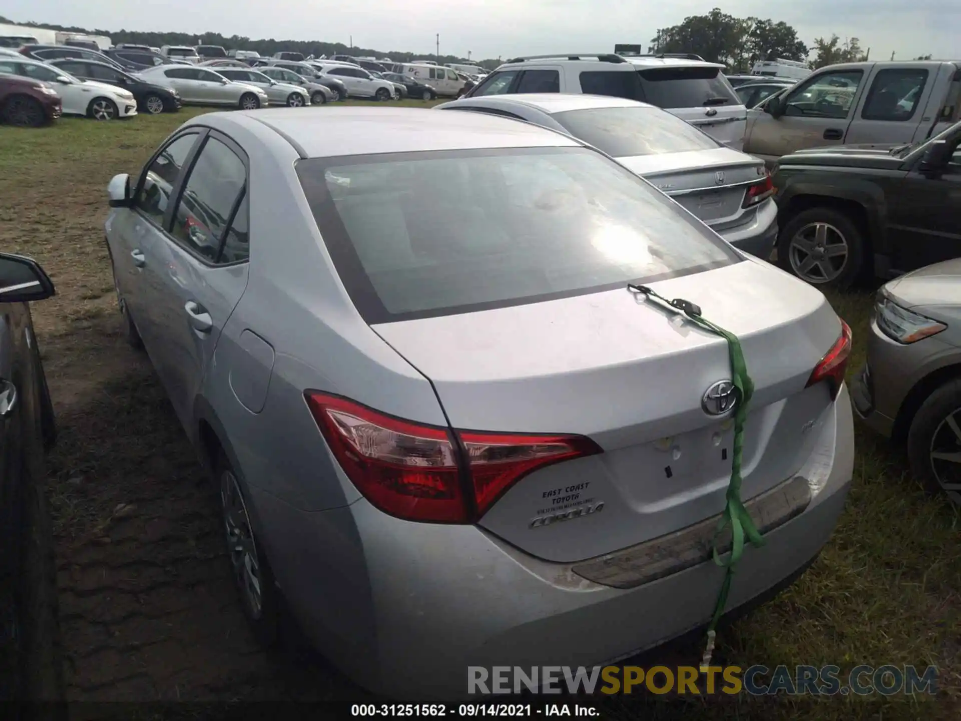 3 Photograph of a damaged car 2T1BURHE0KC131990 TOYOTA COROLLA 2019