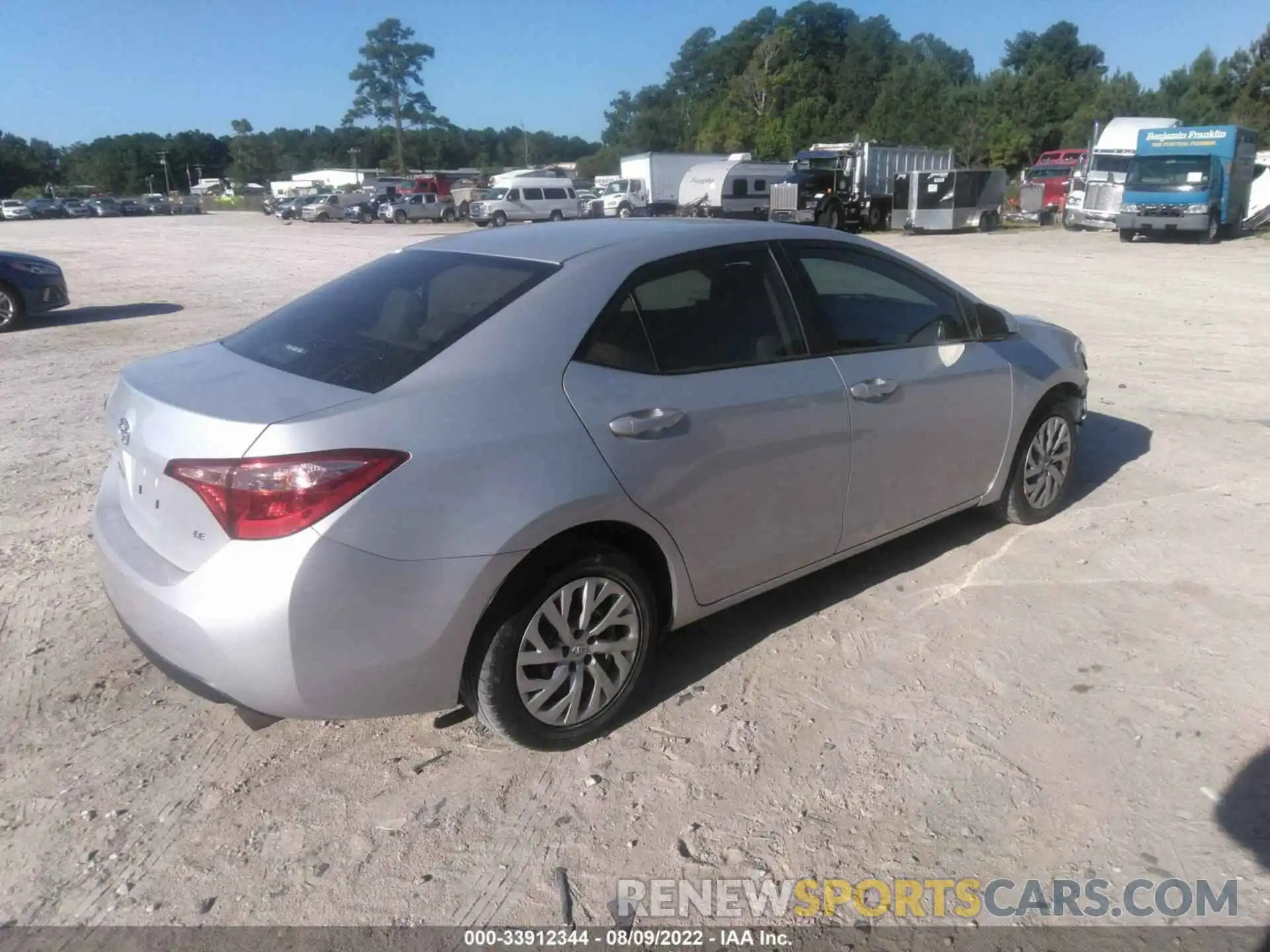 4 Photograph of a damaged car 2T1BURHE0KC132637 TOYOTA COROLLA 2019