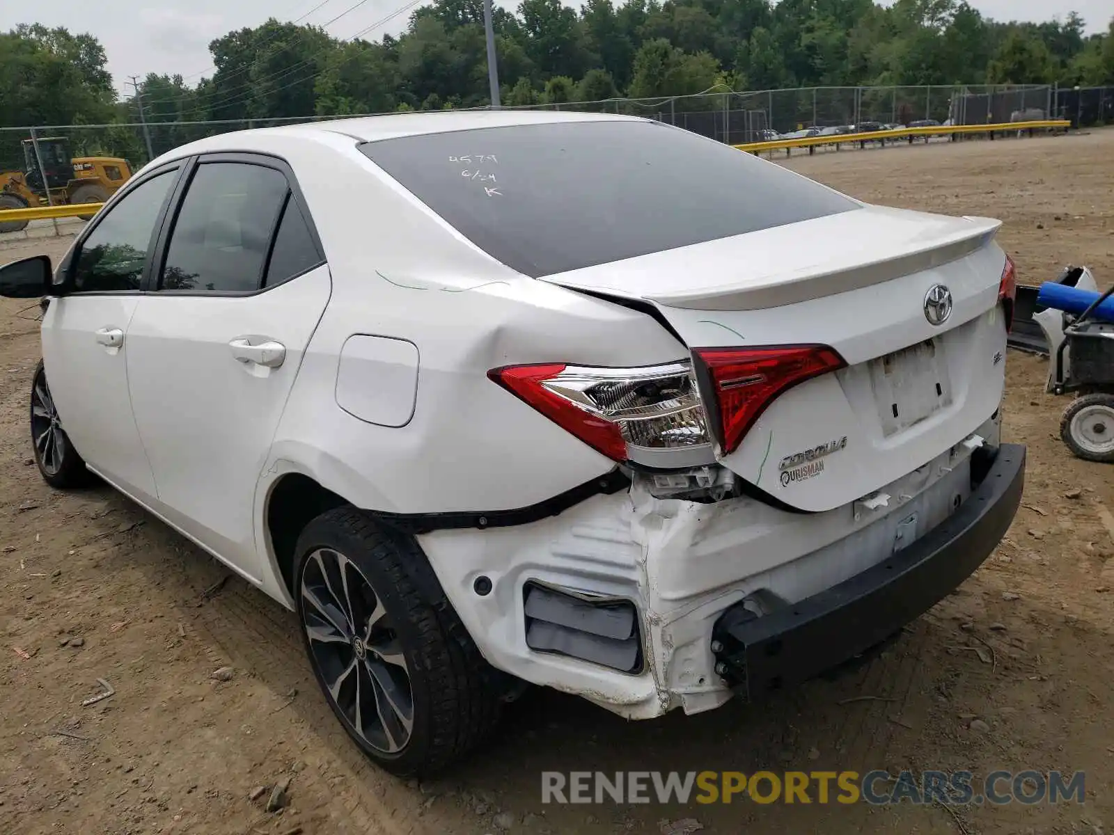 3 Photograph of a damaged car 2T1BURHE0KC135702 TOYOTA COROLLA 2019