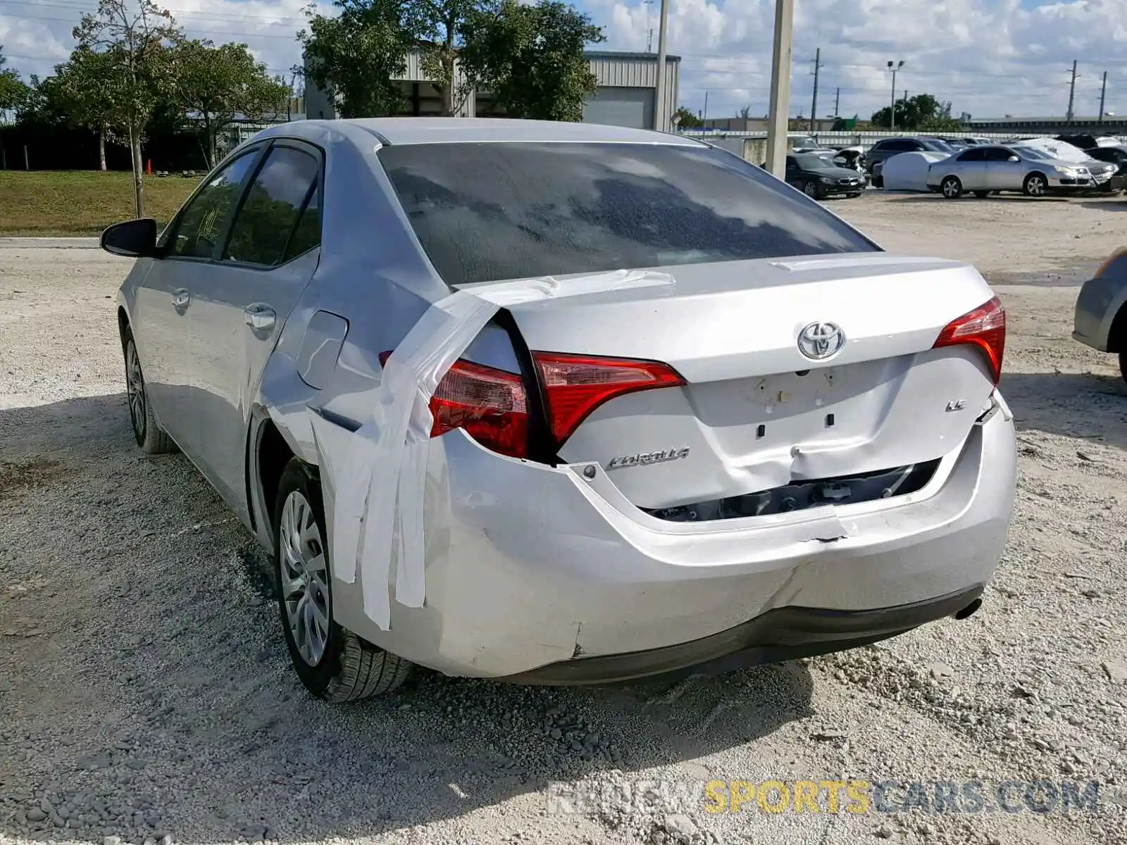 3 Photograph of a damaged car 2T1BURHE0KC136140 TOYOTA COROLLA 2019