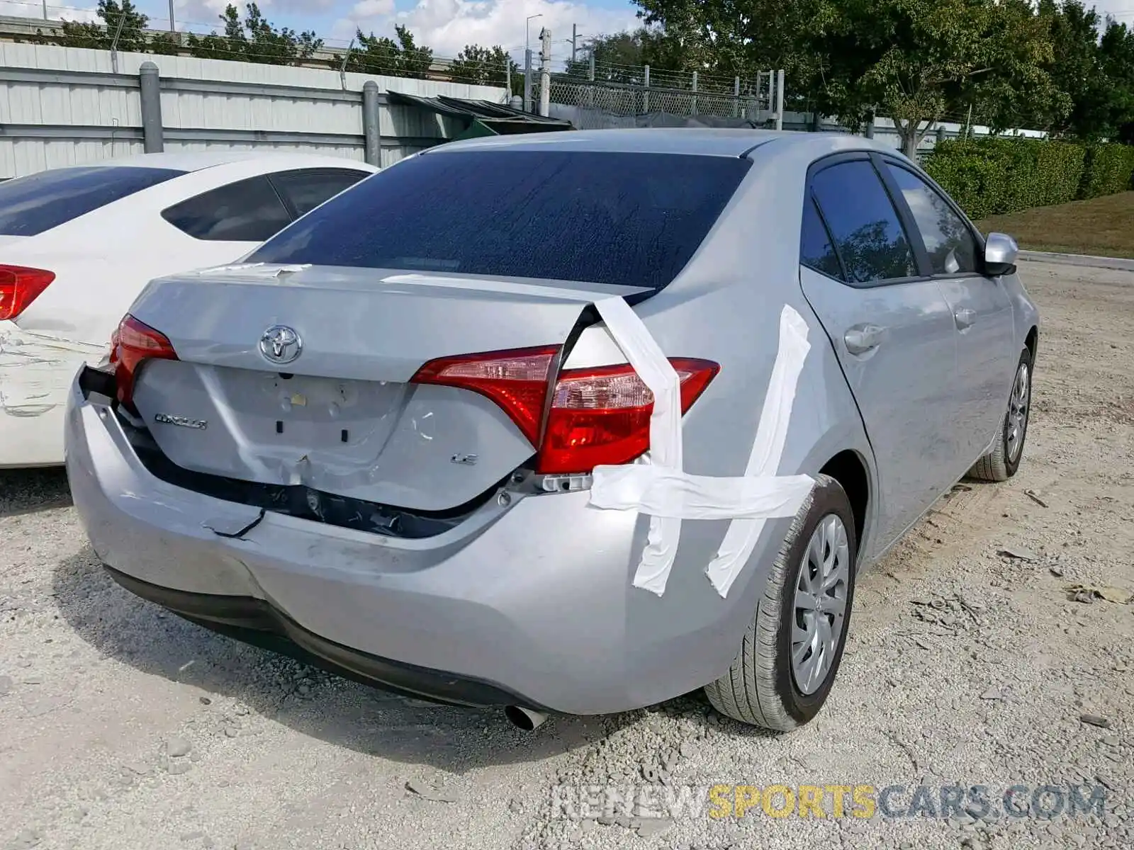 4 Photograph of a damaged car 2T1BURHE0KC136140 TOYOTA COROLLA 2019