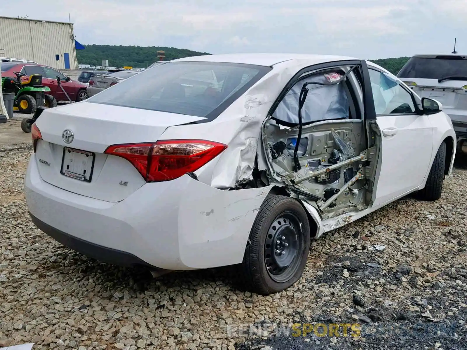 4 Photograph of a damaged car 2T1BURHE0KC137059 TOYOTA COROLLA 2019