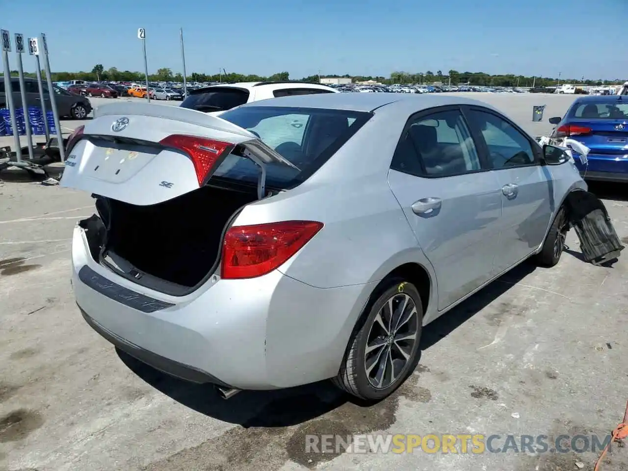 4 Photograph of a damaged car 2T1BURHE0KC138972 TOYOTA COROLLA 2019