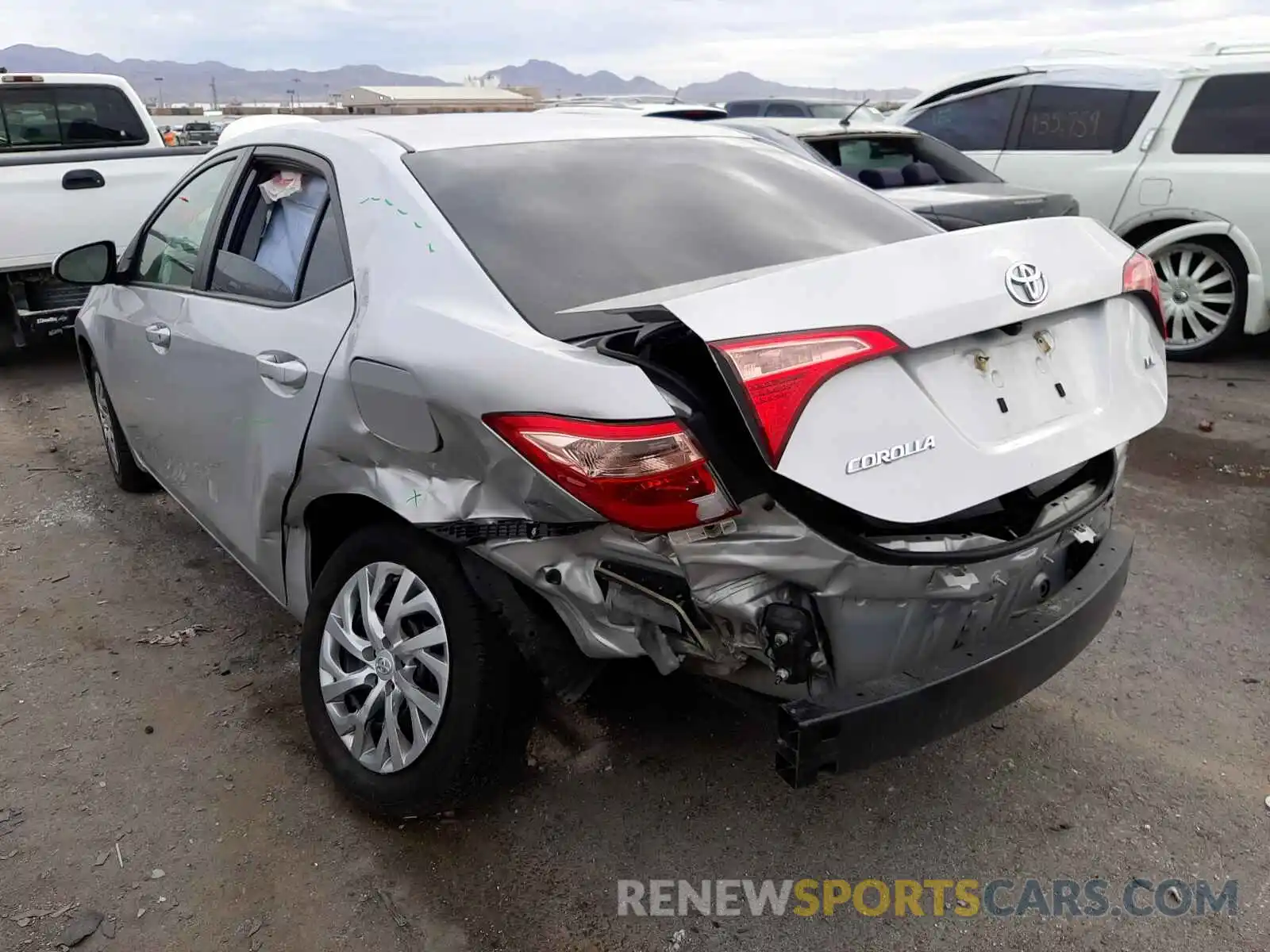 3 Photograph of a damaged car 2T1BURHE0KC139717 TOYOTA COROLLA 2019