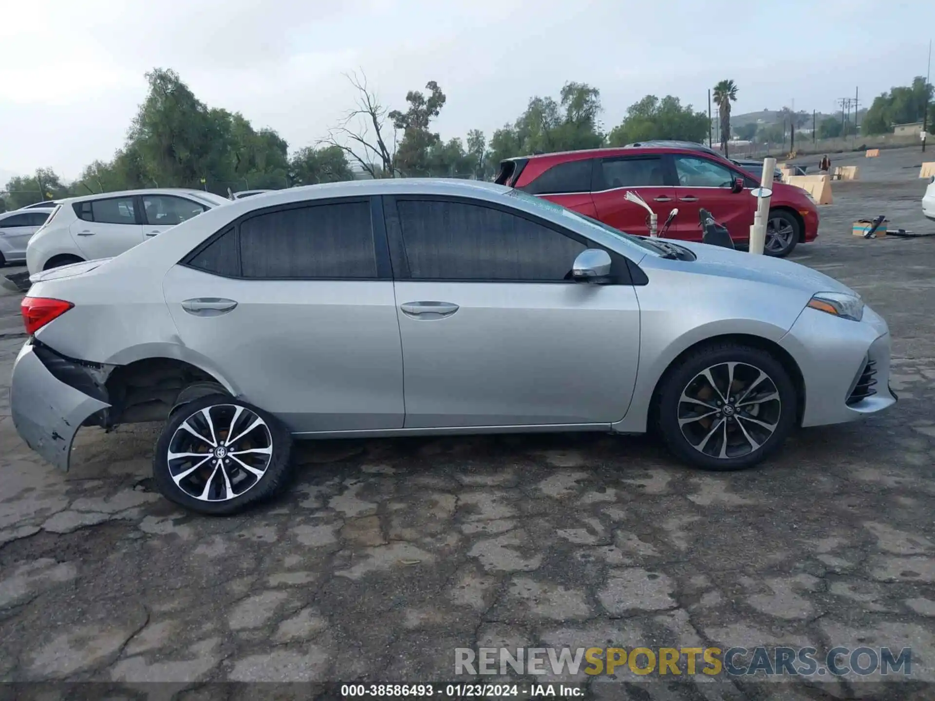 13 Photograph of a damaged car 2T1BURHE0KC140429 TOYOTA COROLLA 2019