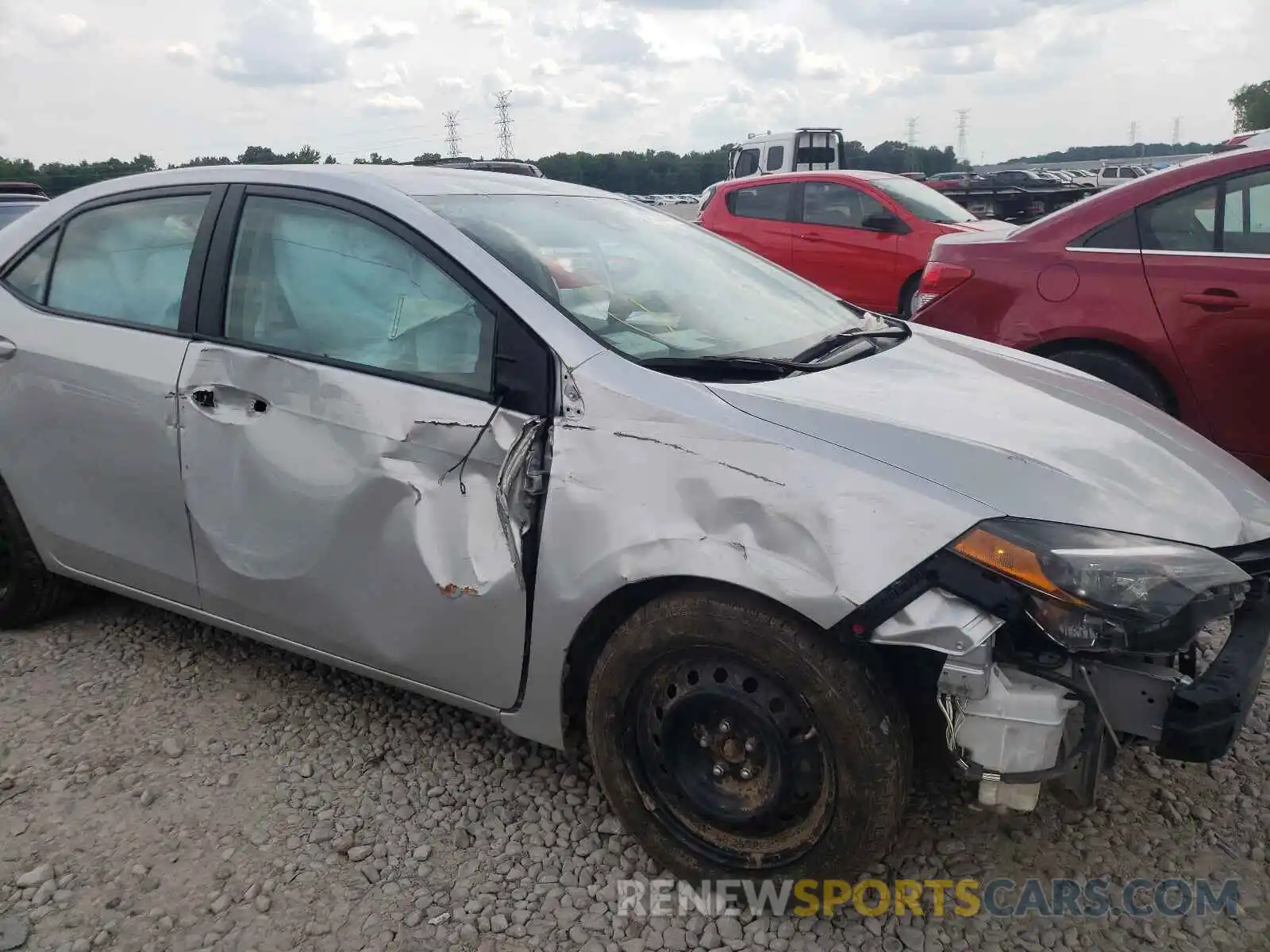 9 Photograph of a damaged car 2T1BURHE0KC142715 TOYOTA COROLLA 2019