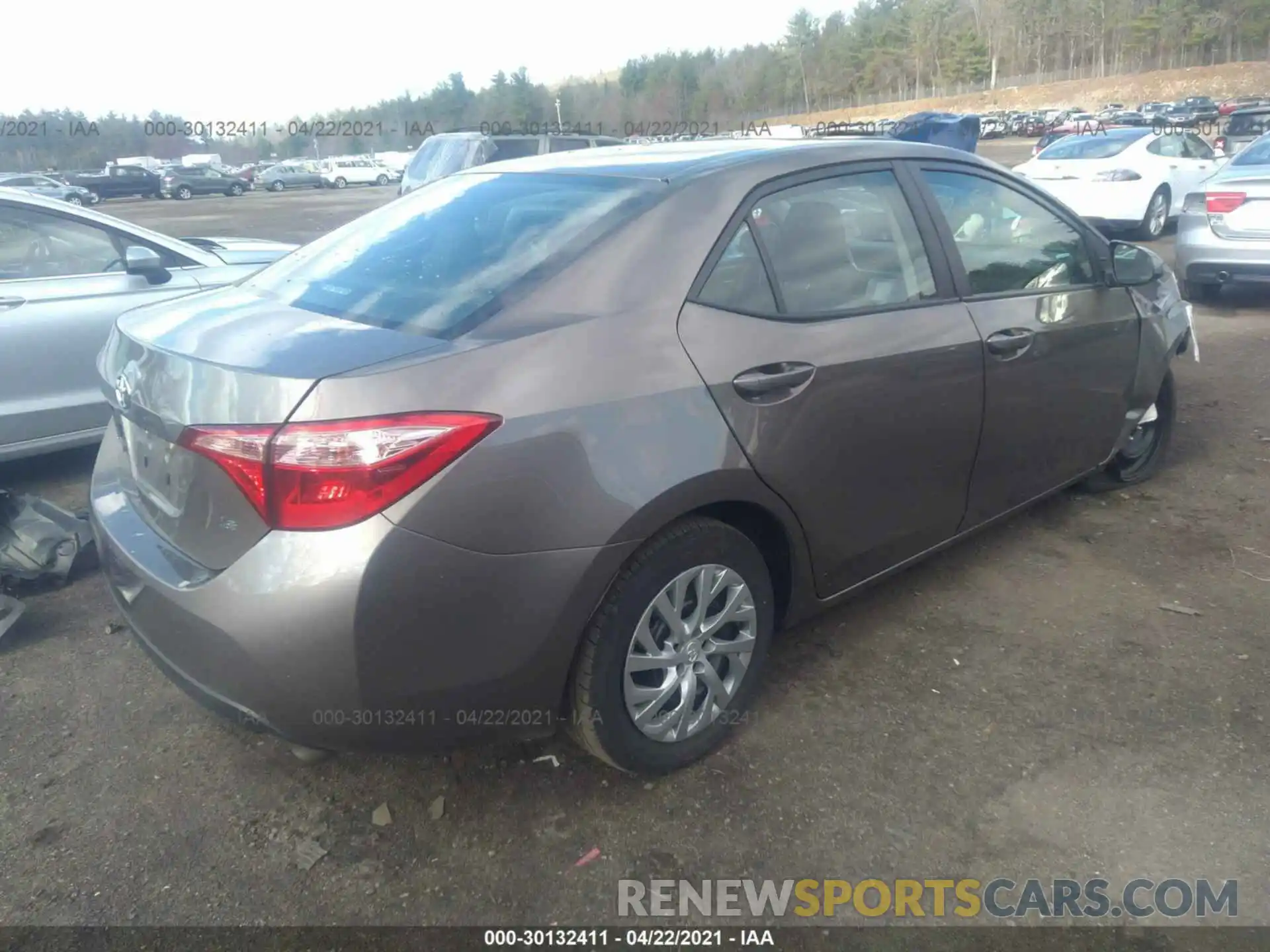 4 Photograph of a damaged car 2T1BURHE0KC142780 TOYOTA COROLLA 2019