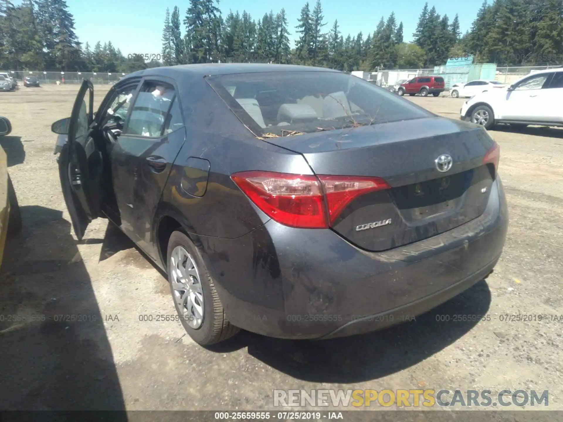 3 Photograph of a damaged car 2T1BURHE0KC144934 TOYOTA COROLLA 2019