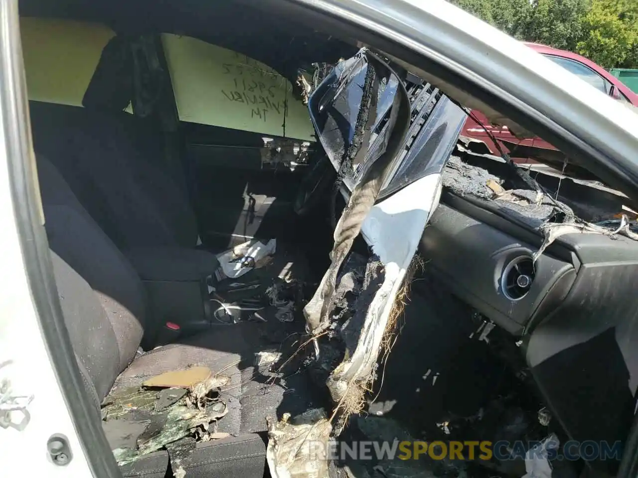 5 Photograph of a damaged car 2T1BURHE0KC147753 TOYOTA COROLLA 2019