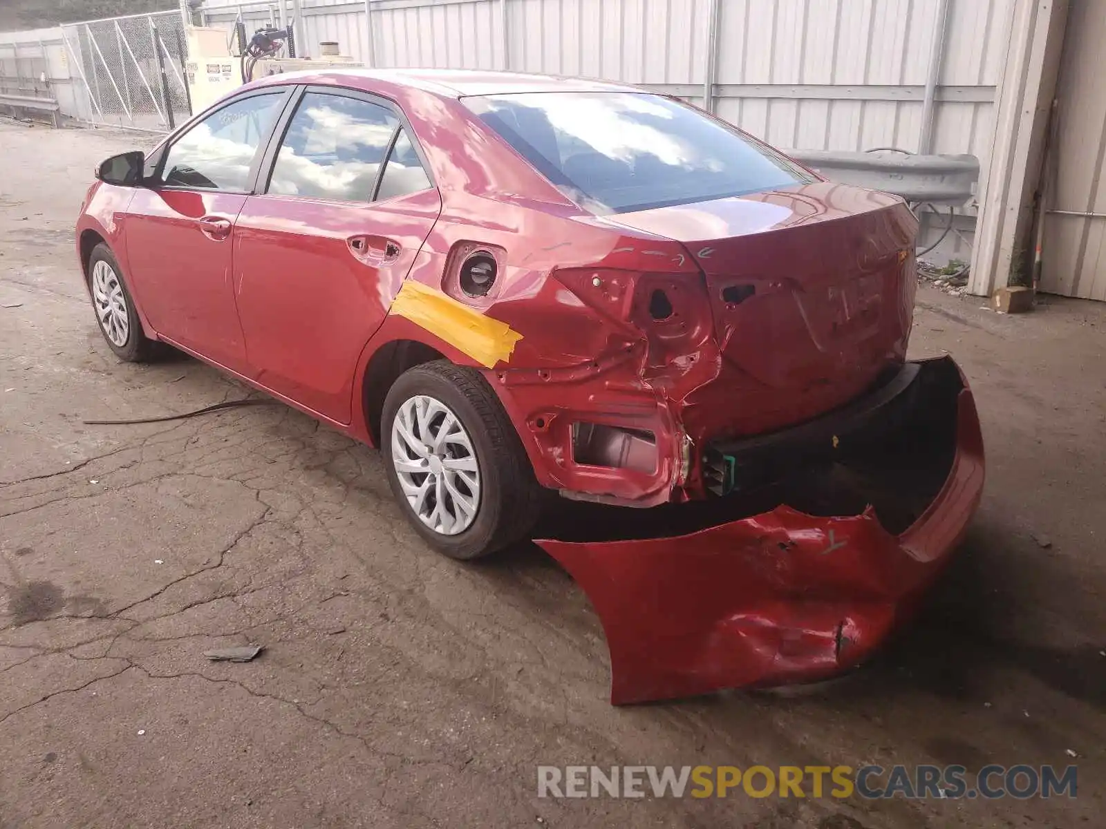 3 Photograph of a damaged car 2T1BURHE0KC152970 TOYOTA COROLLA 2019