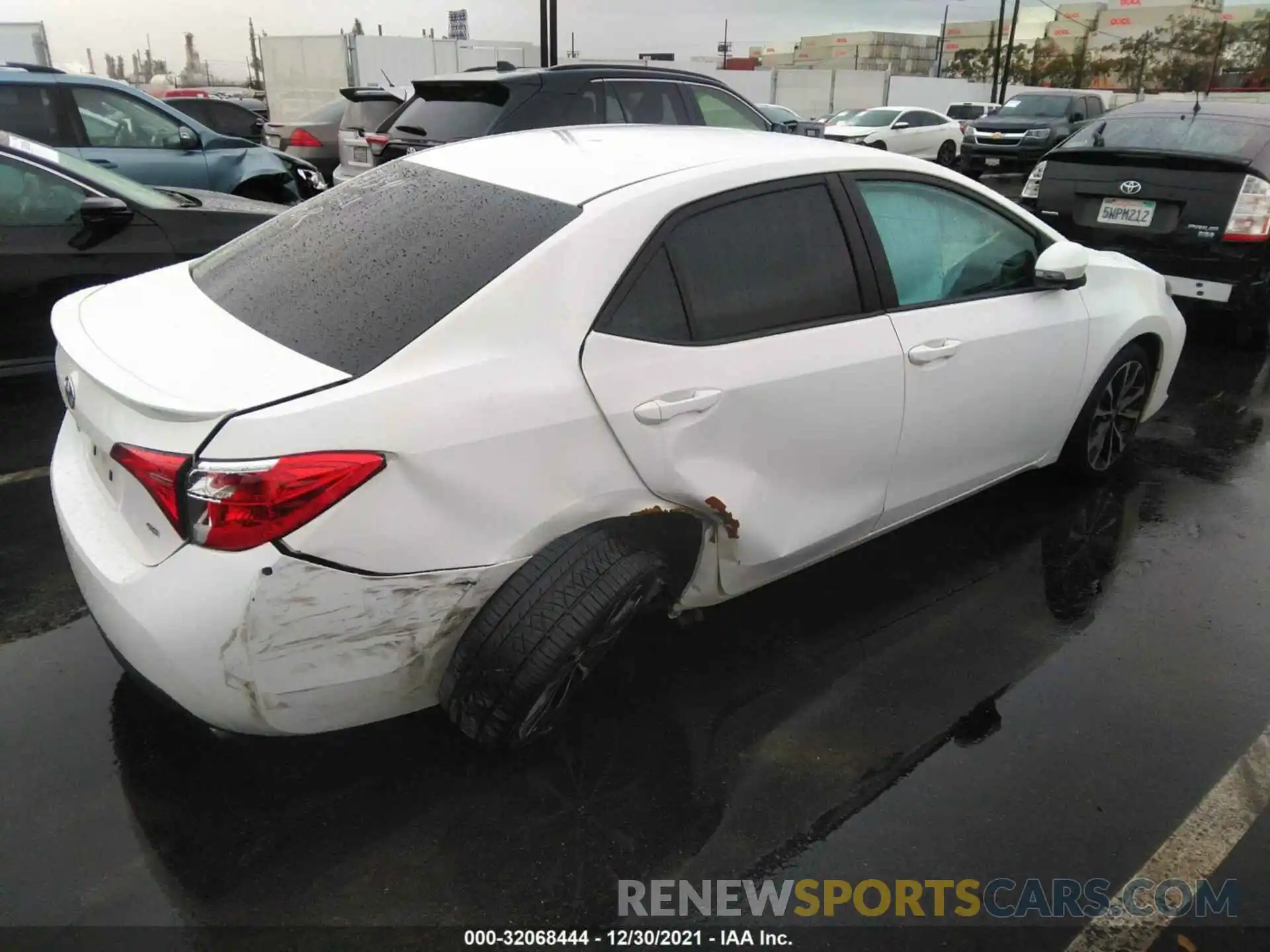 4 Photograph of a damaged car 2T1BURHE0KC156176 TOYOTA COROLLA 2019