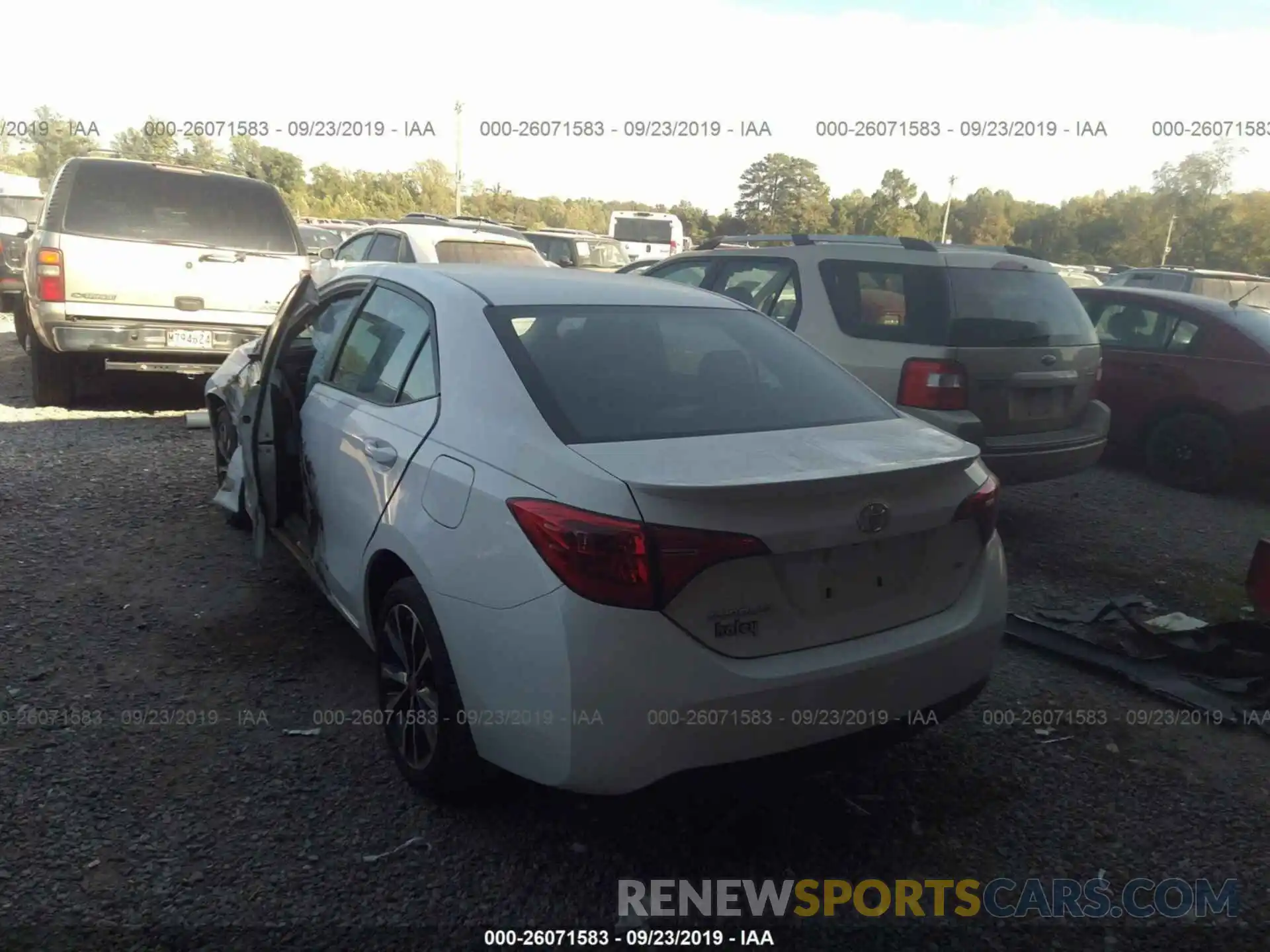 3 Photograph of a damaged car 2T1BURHE0KC157568 TOYOTA COROLLA 2019