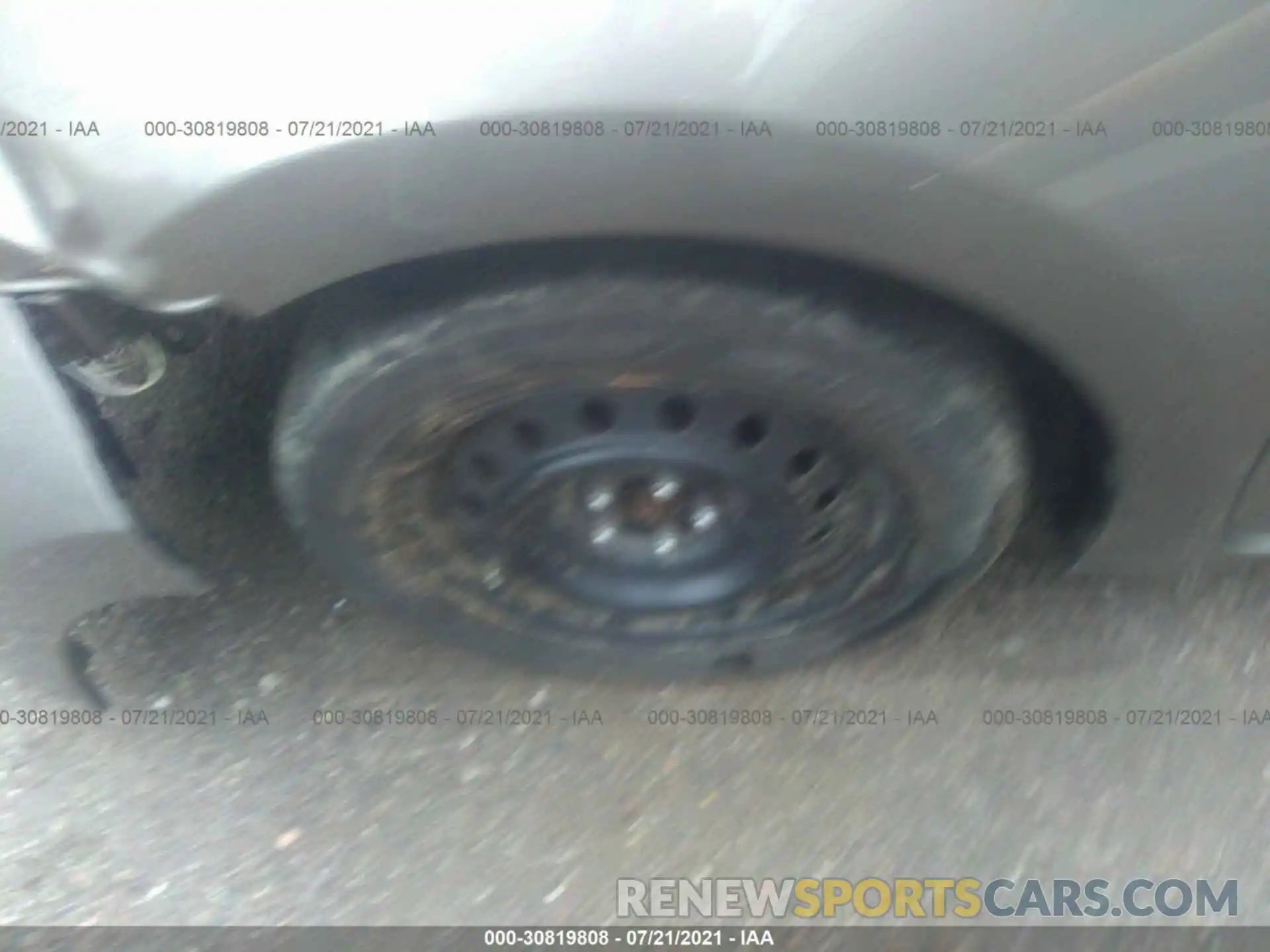 13 Photograph of a damaged car 2T1BURHE0KC159658 TOYOTA COROLLA 2019