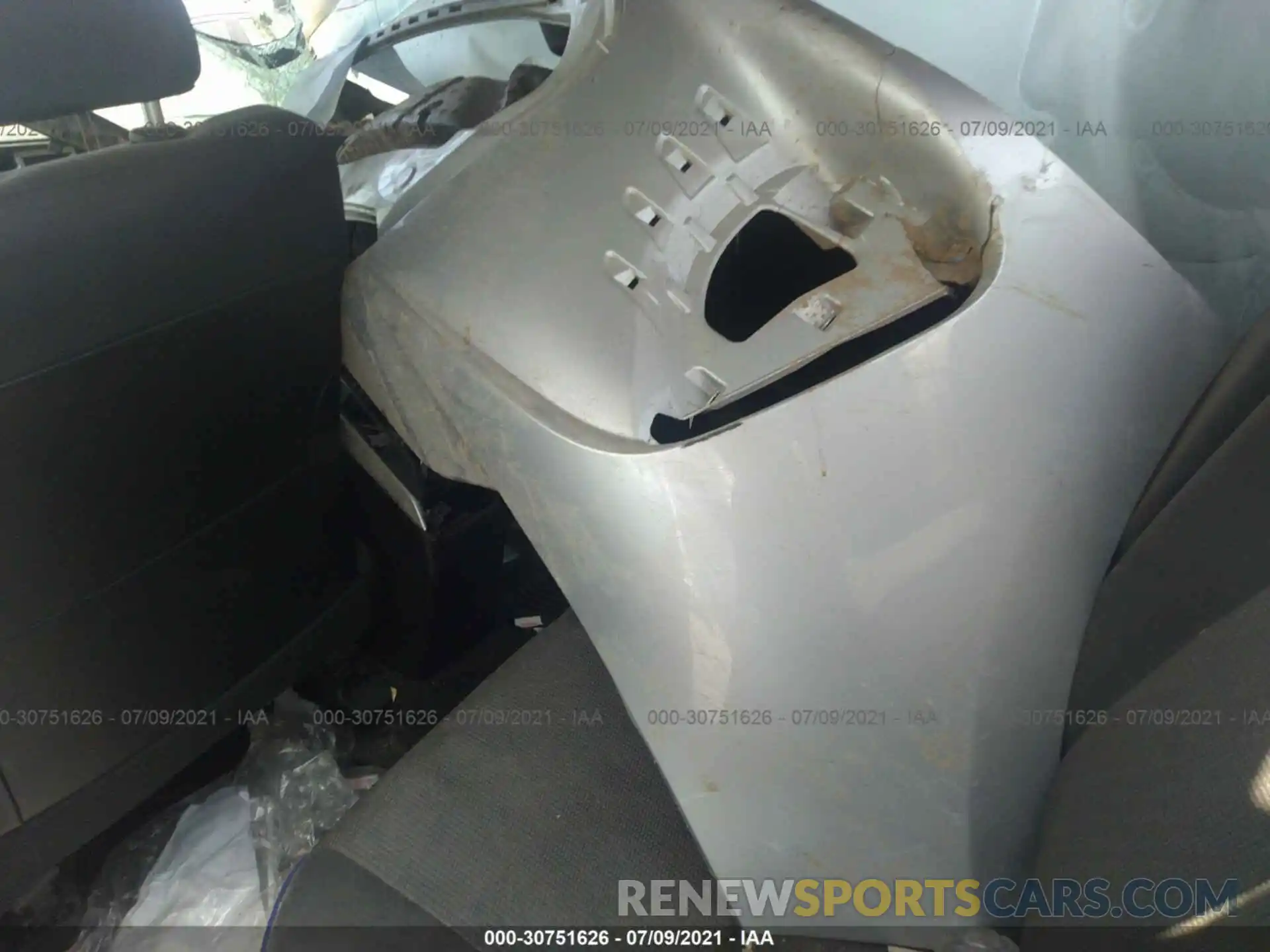 8 Photograph of a damaged car 2T1BURHE0KC159773 TOYOTA COROLLA 2019