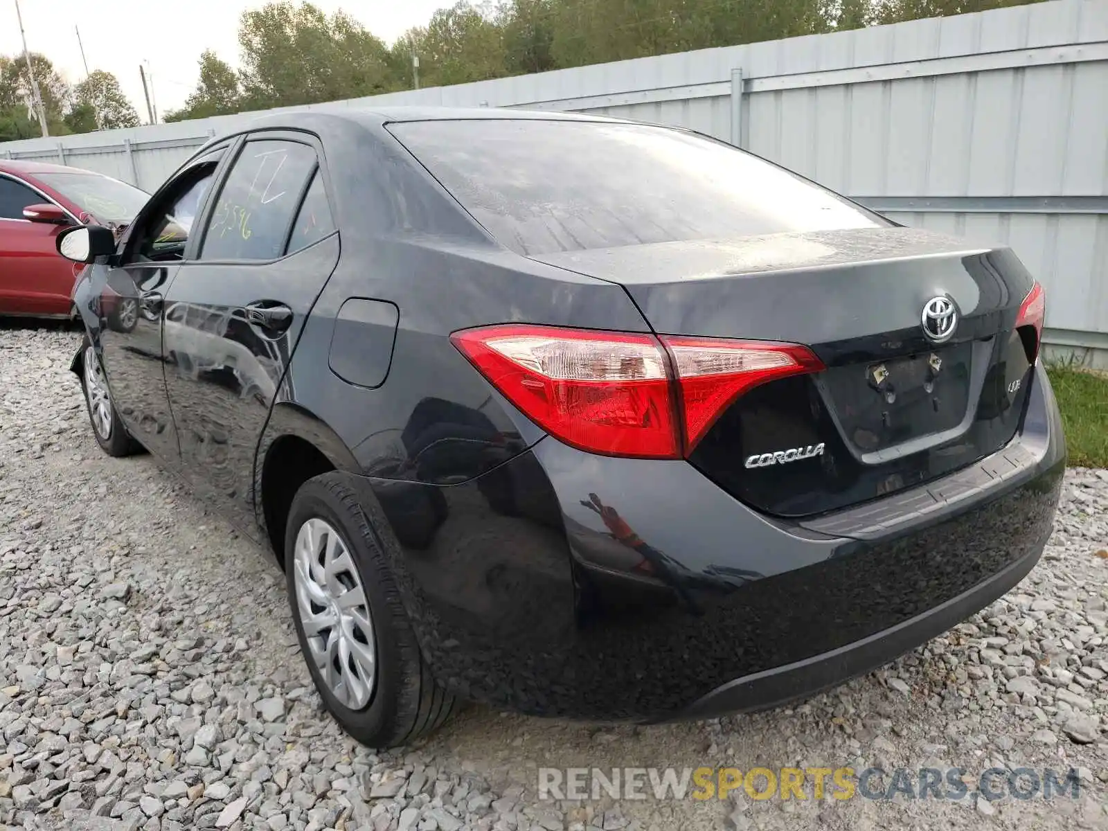 3 Photograph of a damaged car 2T1BURHE0KC161586 TOYOTA COROLLA 2019