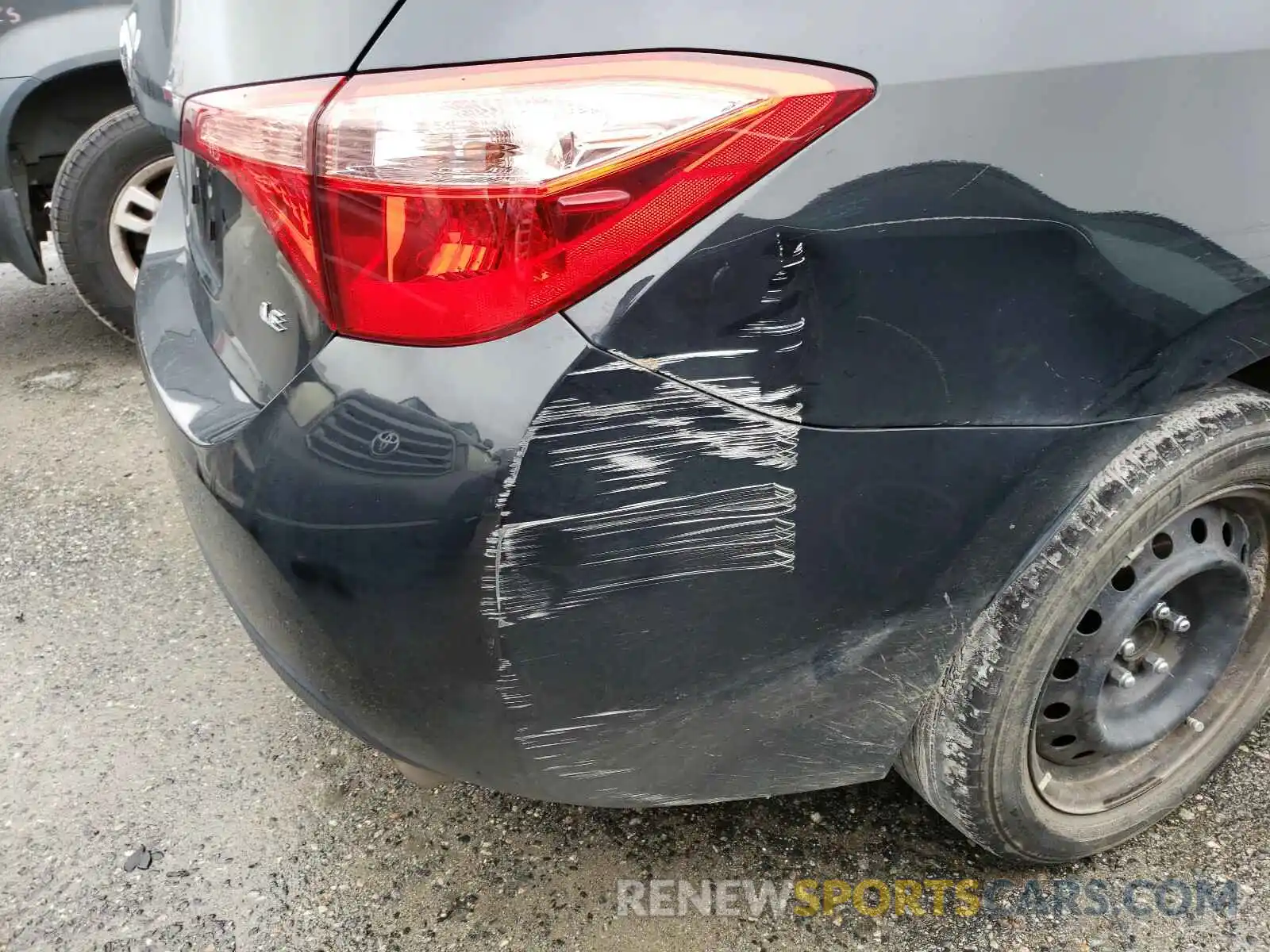 10 Photograph of a damaged car 2T1BURHE0KC162107 TOYOTA COROLLA 2019