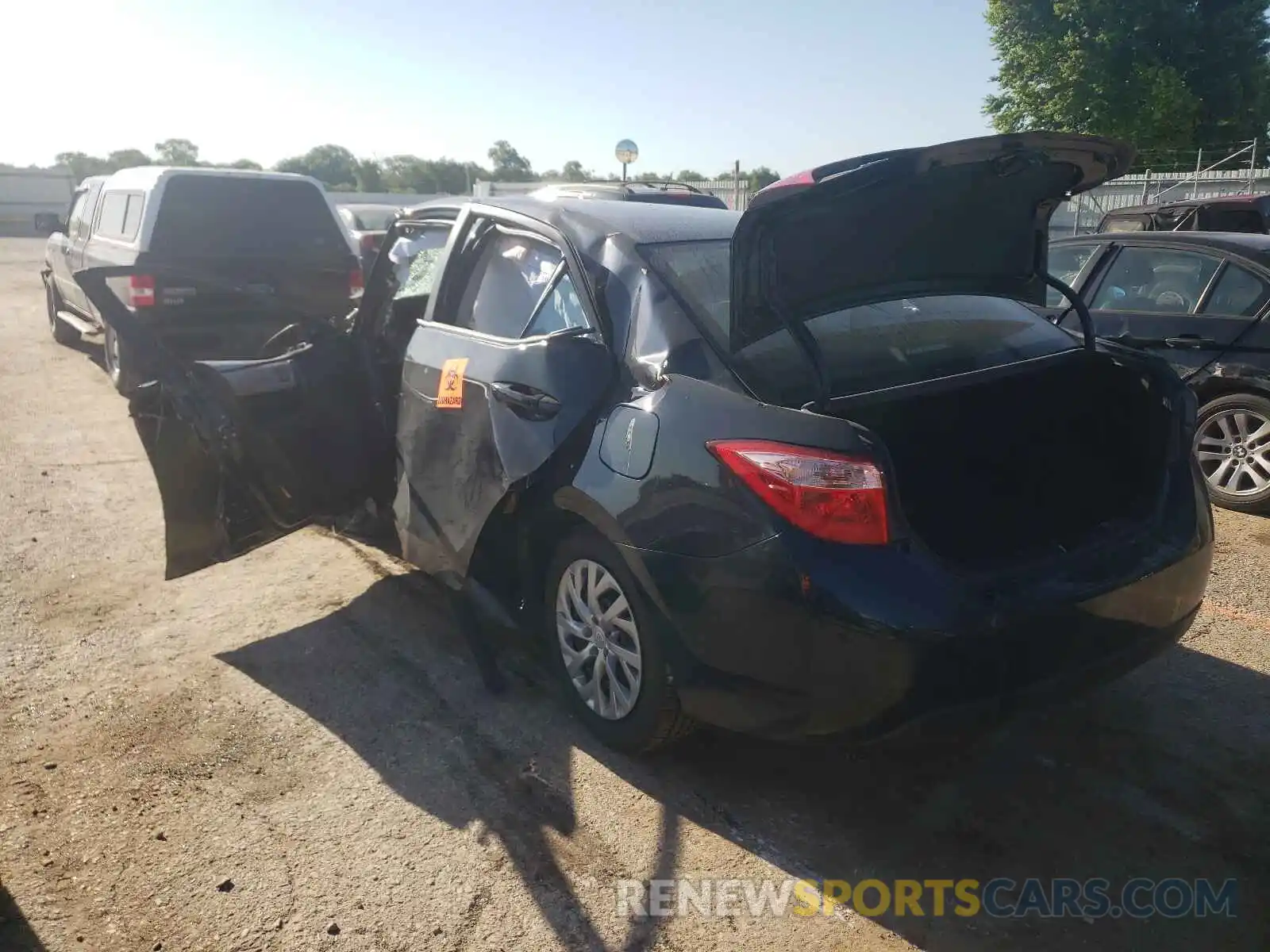 3 Photograph of a damaged car 2T1BURHE0KC162382 TOYOTA COROLLA 2019