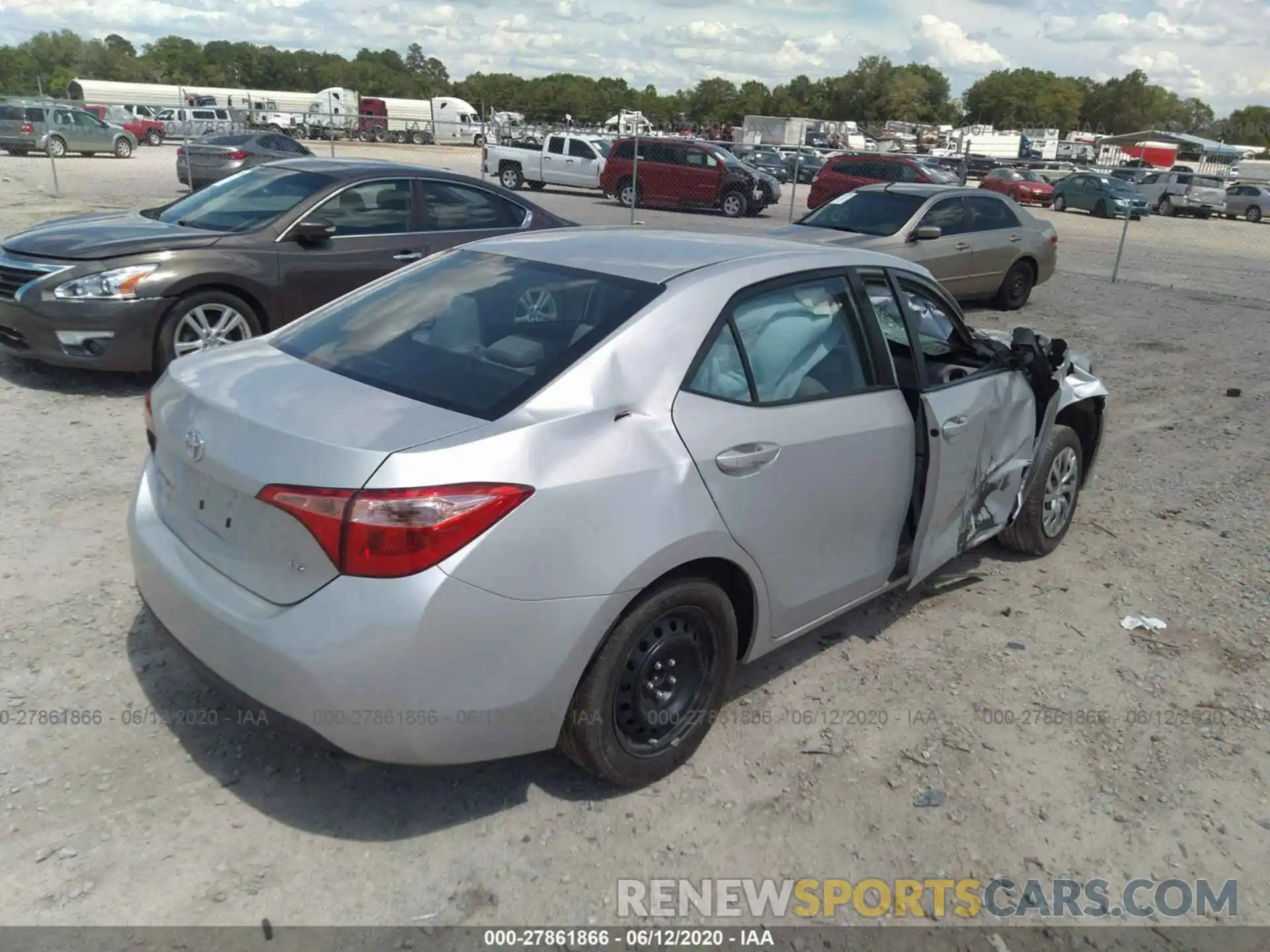 4 Photograph of a damaged car 2T1BURHE0KC165153 TOYOTA COROLLA 2019