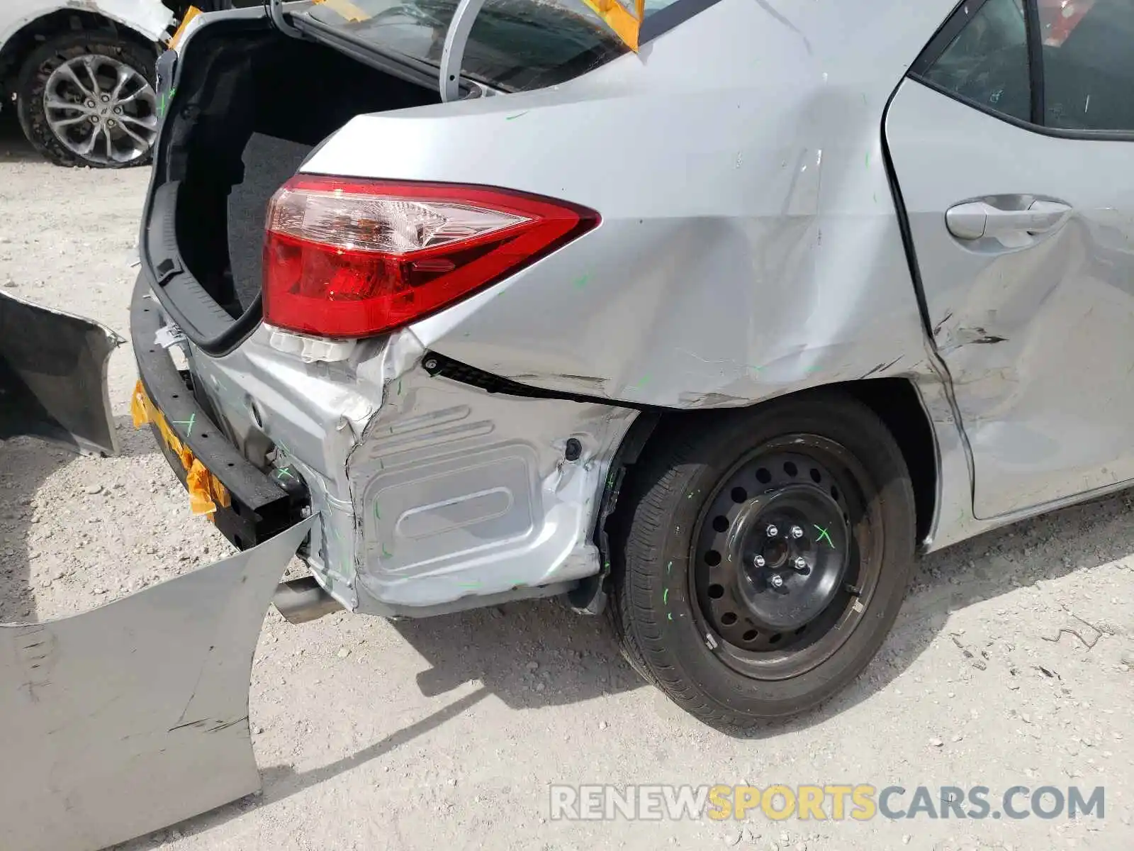 9 Photograph of a damaged car 2T1BURHE0KC165380 TOYOTA COROLLA 2019