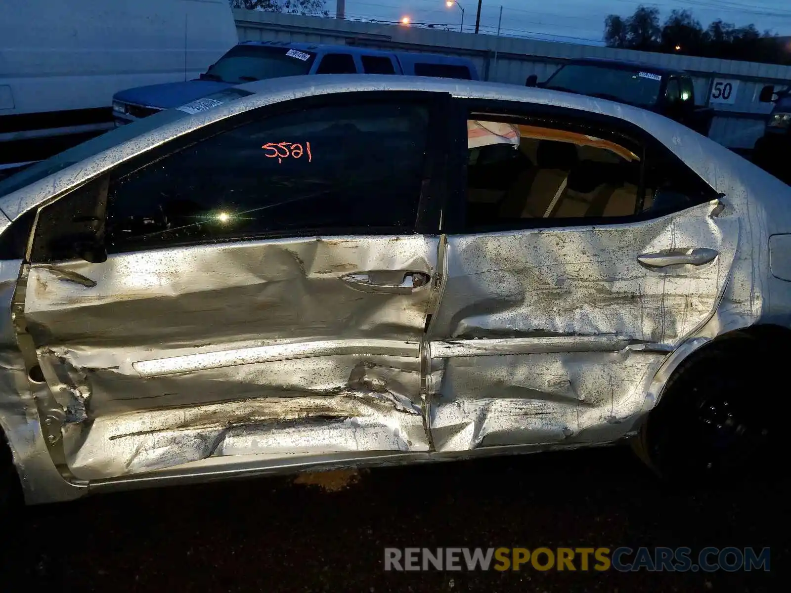 10 Photograph of a damaged car 2T1BURHE0KC172927 TOYOTA COROLLA 2019