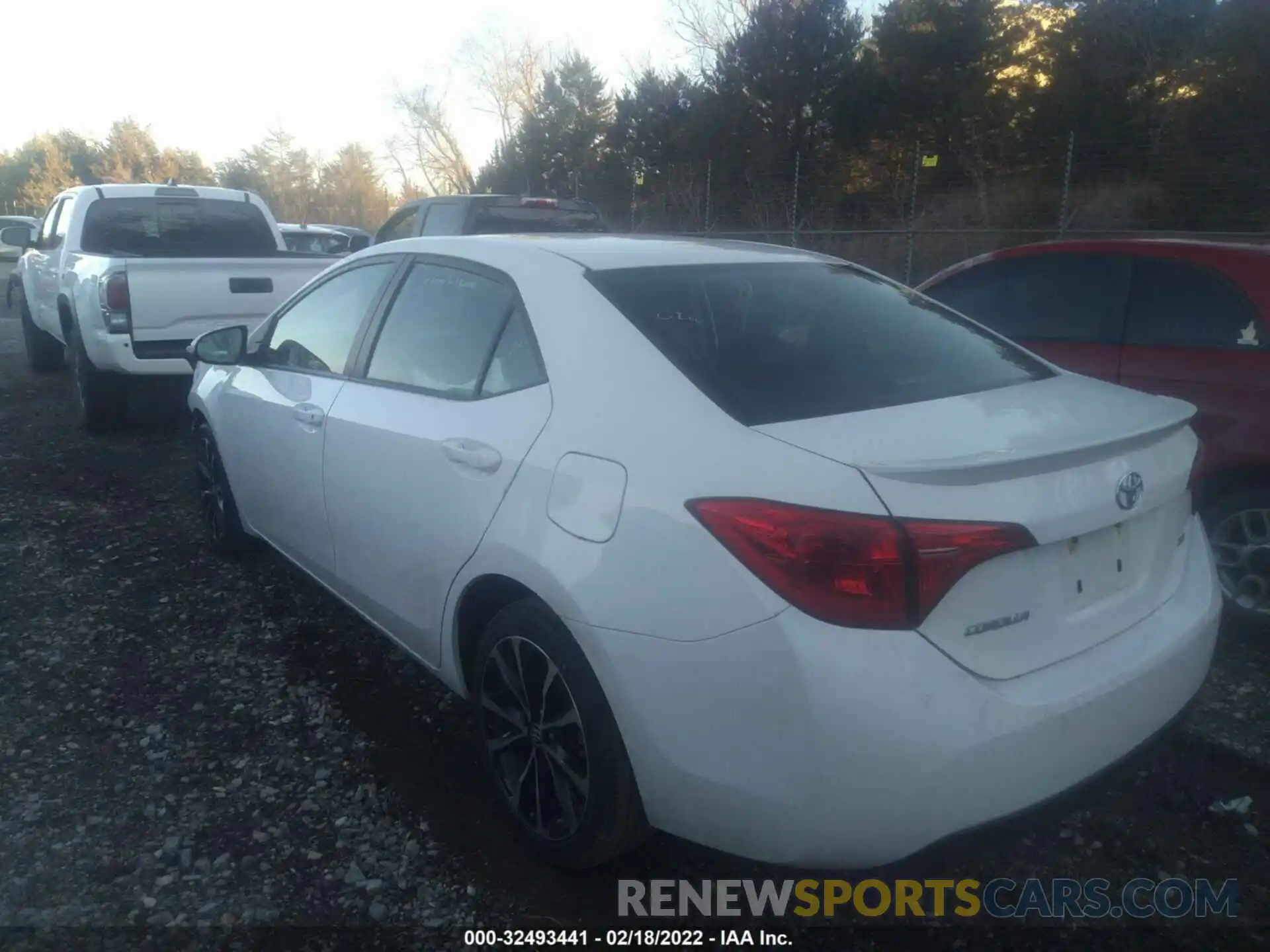 3 Photograph of a damaged car 2T1BURHE0KC173768 TOYOTA COROLLA 2019