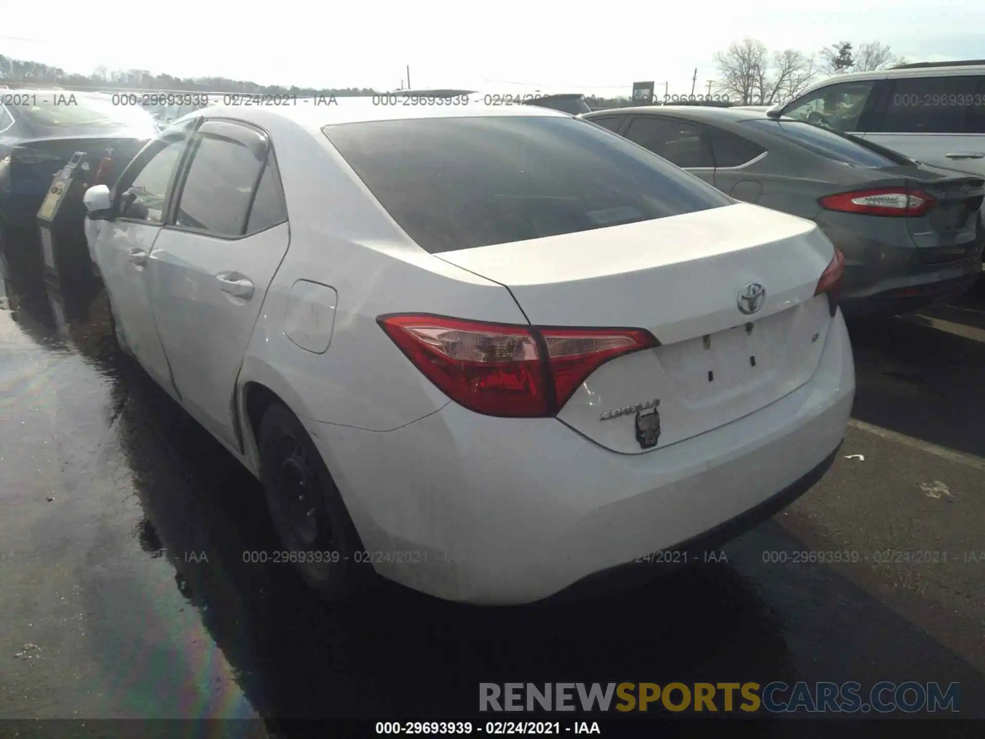 3 Photograph of a damaged car 2T1BURHE0KC175231 TOYOTA COROLLA 2019