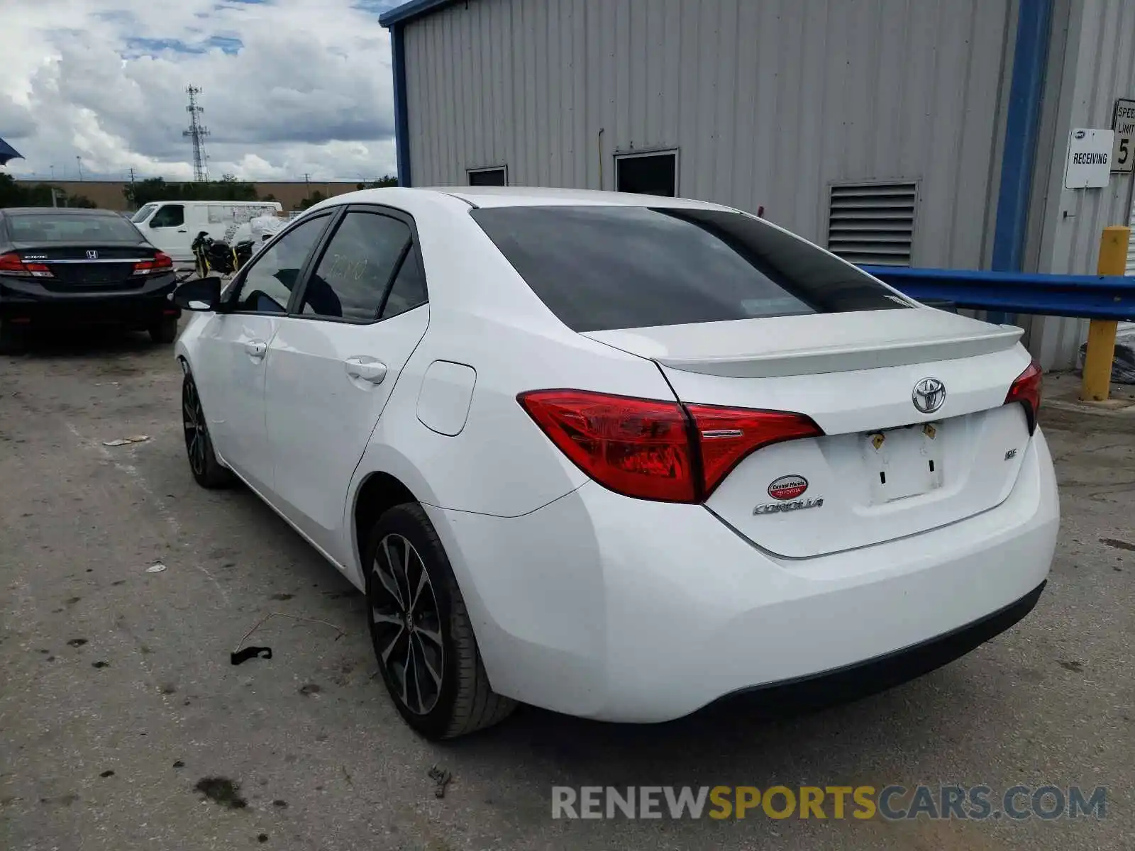 3 Photograph of a damaged car 2T1BURHE0KC177075 TOYOTA COROLLA 2019