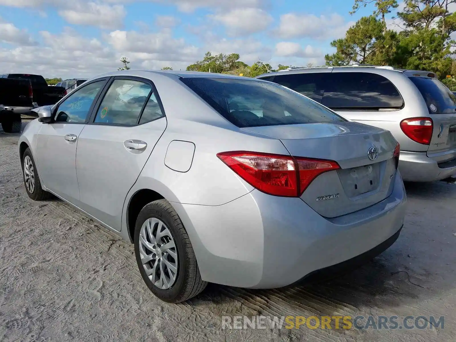 3 Photograph of a damaged car 2T1BURHE0KC182017 TOYOTA COROLLA 2019