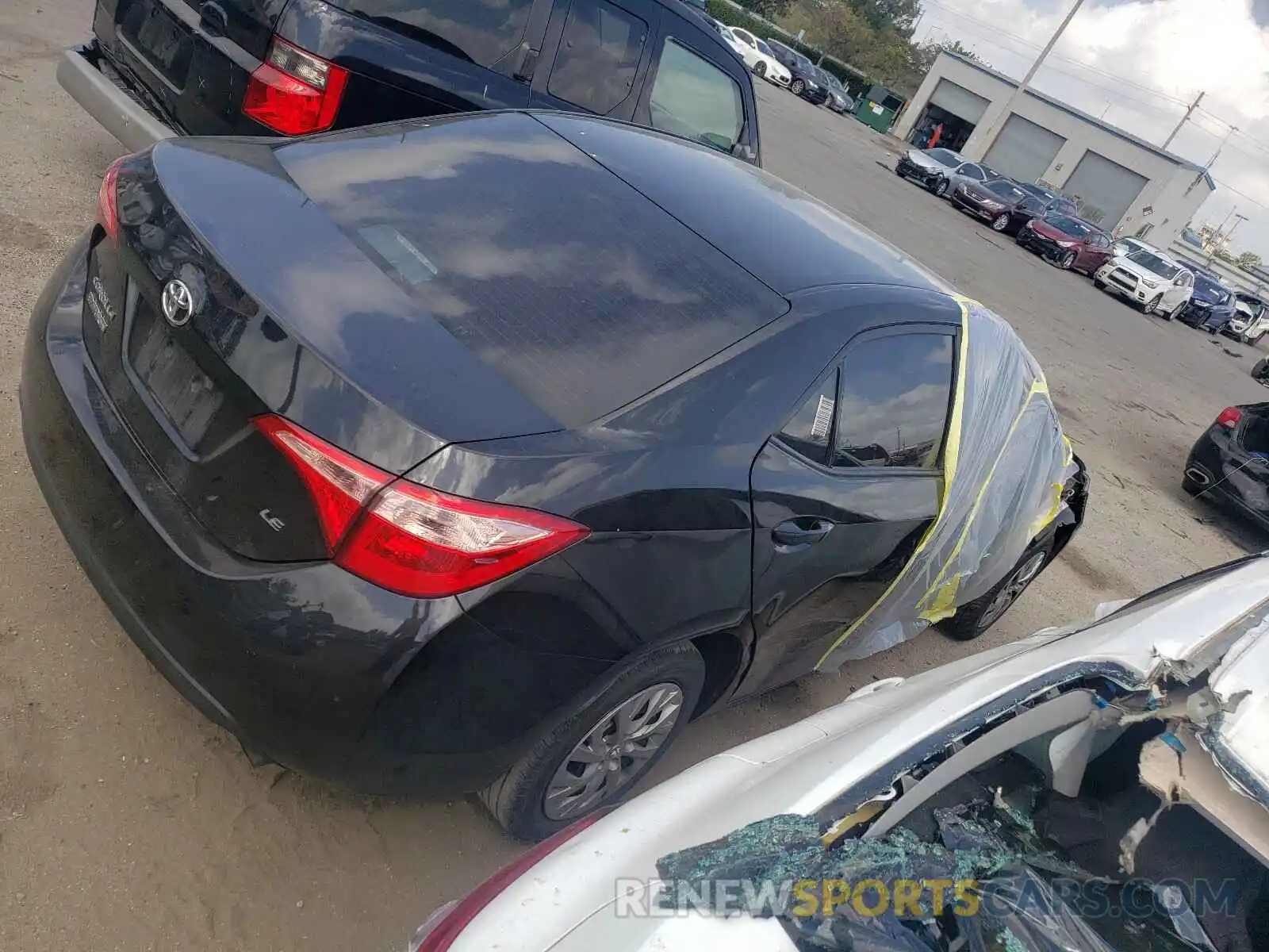 4 Photograph of a damaged car 2T1BURHE0KC185127 TOYOTA COROLLA 2019