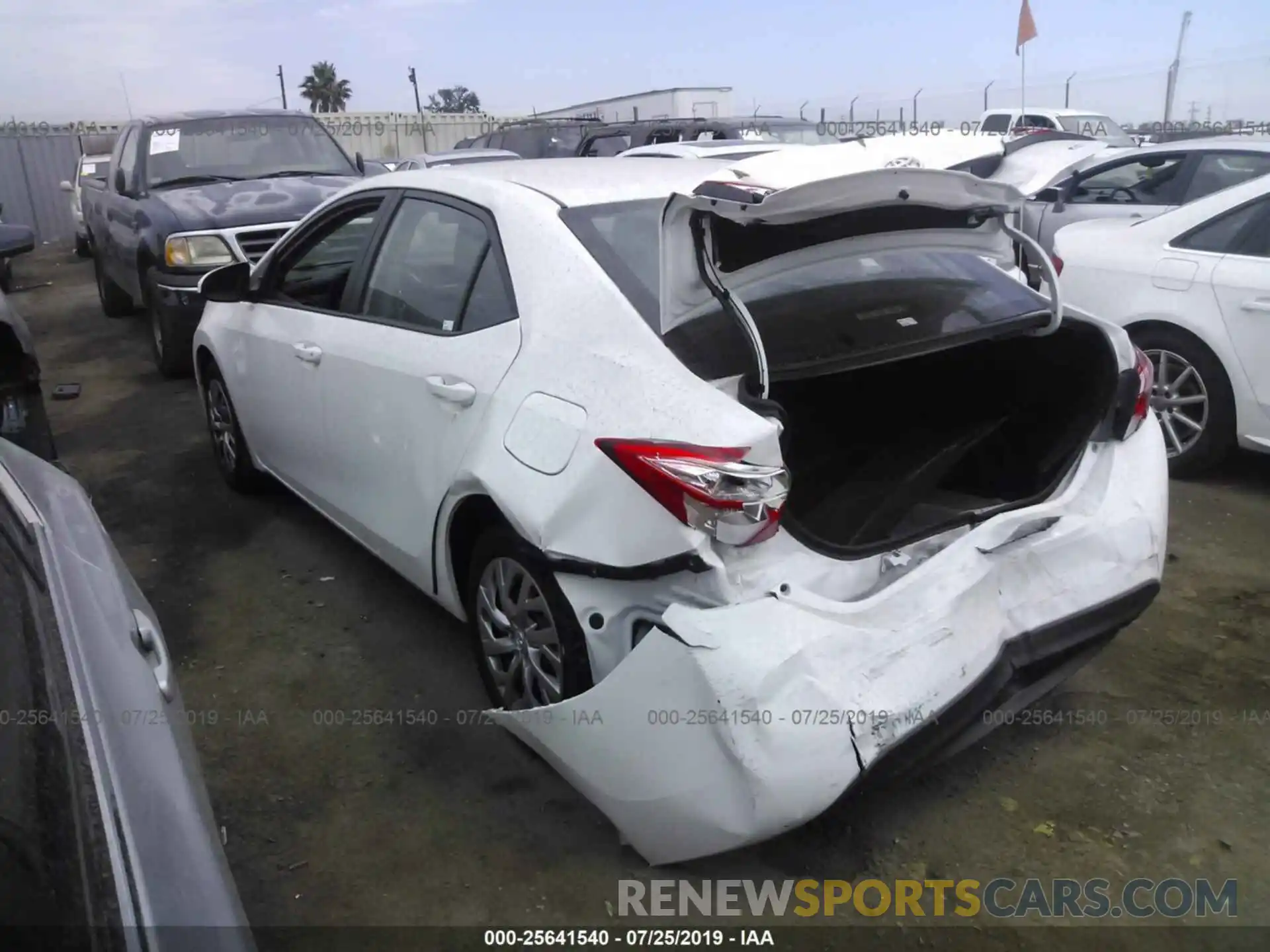 3 Photograph of a damaged car 2T1BURHE0KC185452 TOYOTA COROLLA 2019