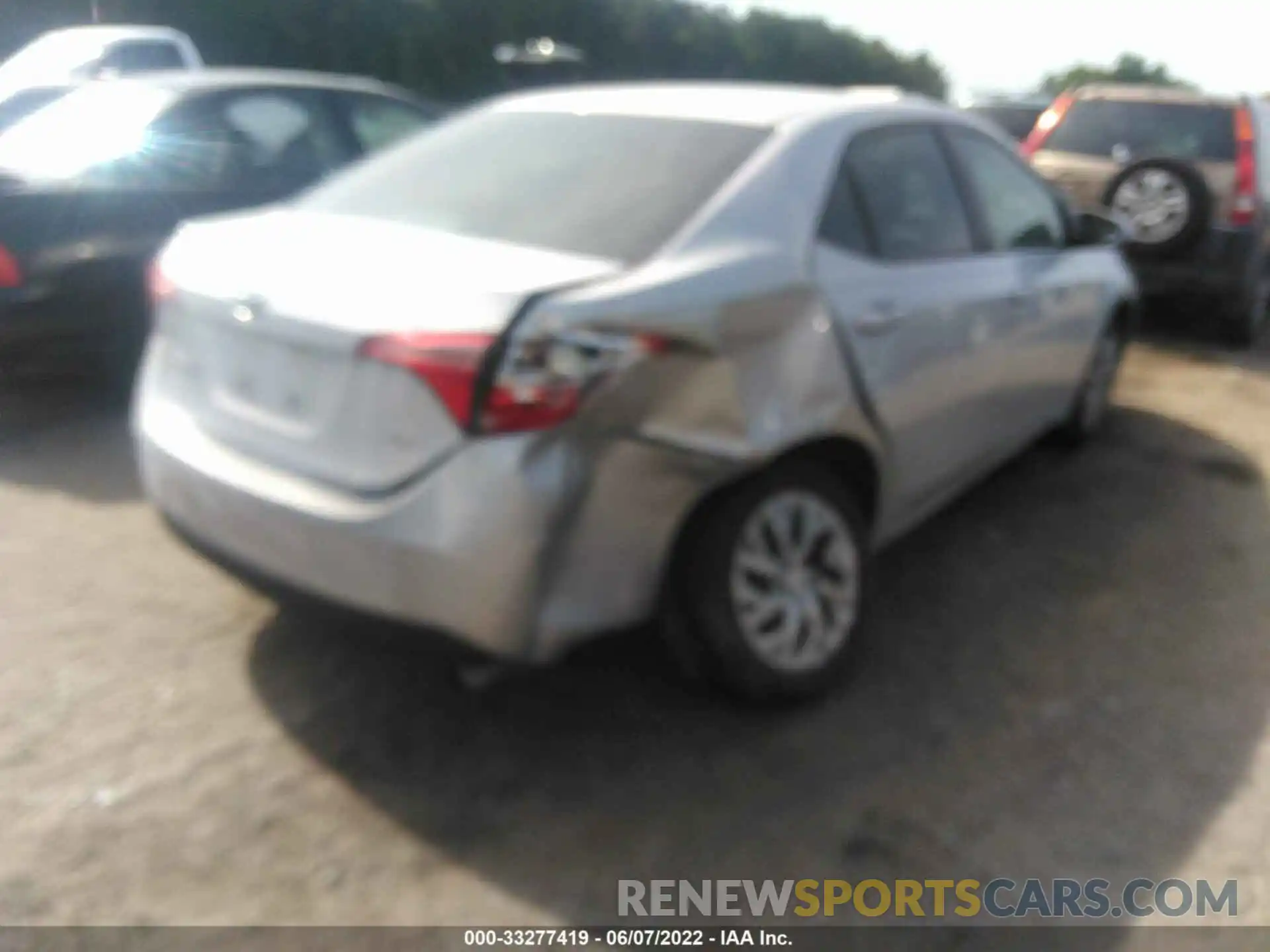 4 Photograph of a damaged car 2T1BURHE0KC185984 TOYOTA COROLLA 2019