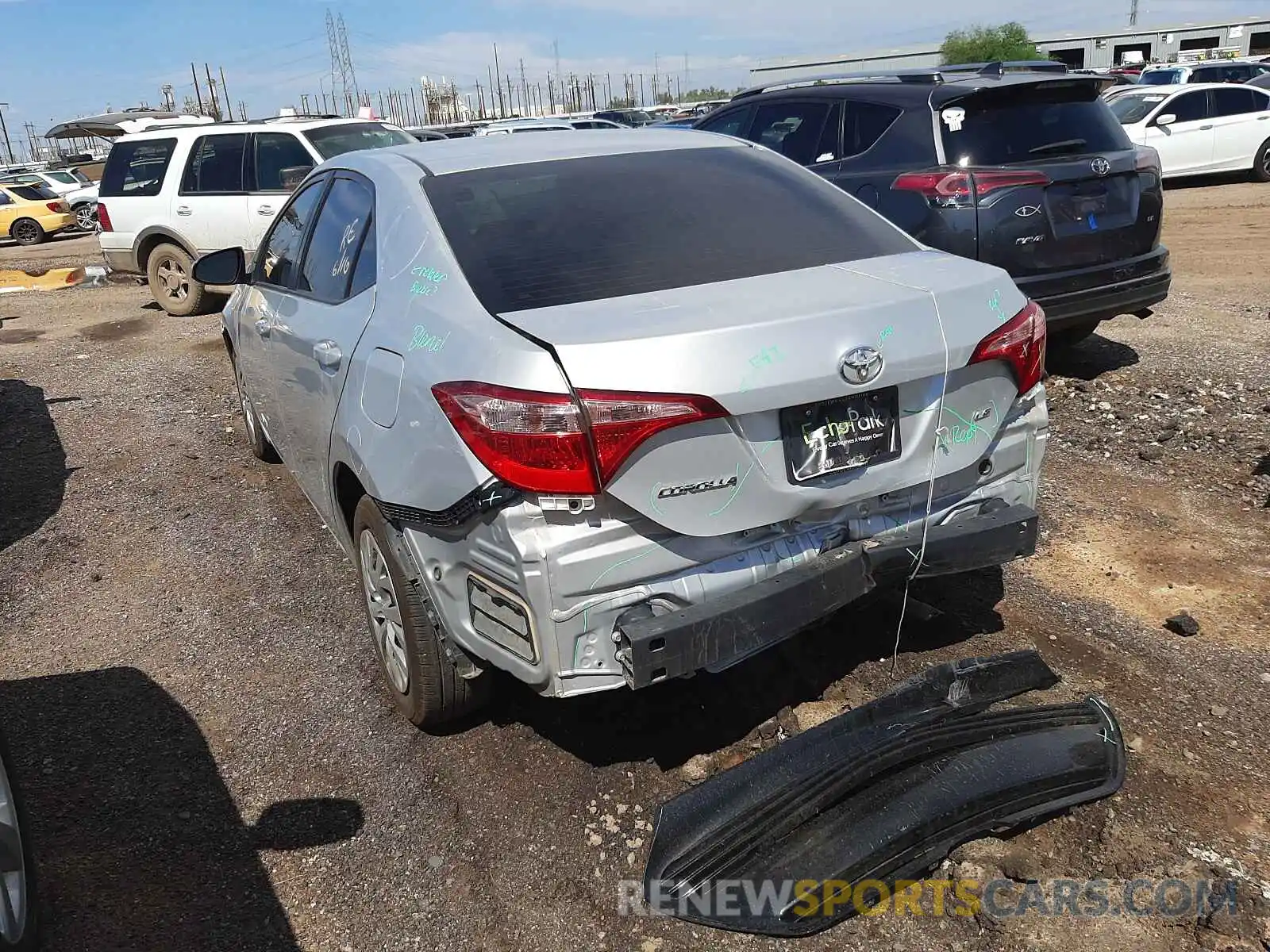 3 Photograph of a damaged car 2T1BURHE0KC186214 TOYOTA COROLLA 2019