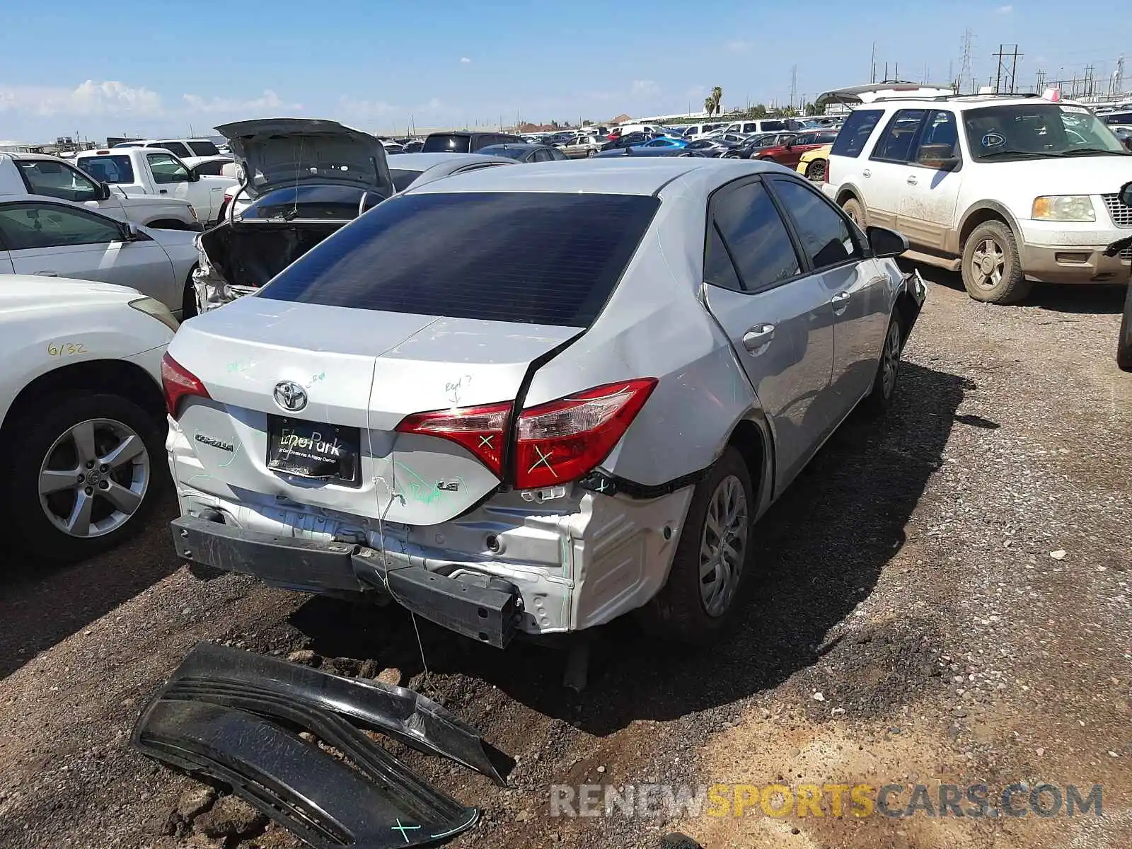 4 Photograph of a damaged car 2T1BURHE0KC186214 TOYOTA COROLLA 2019