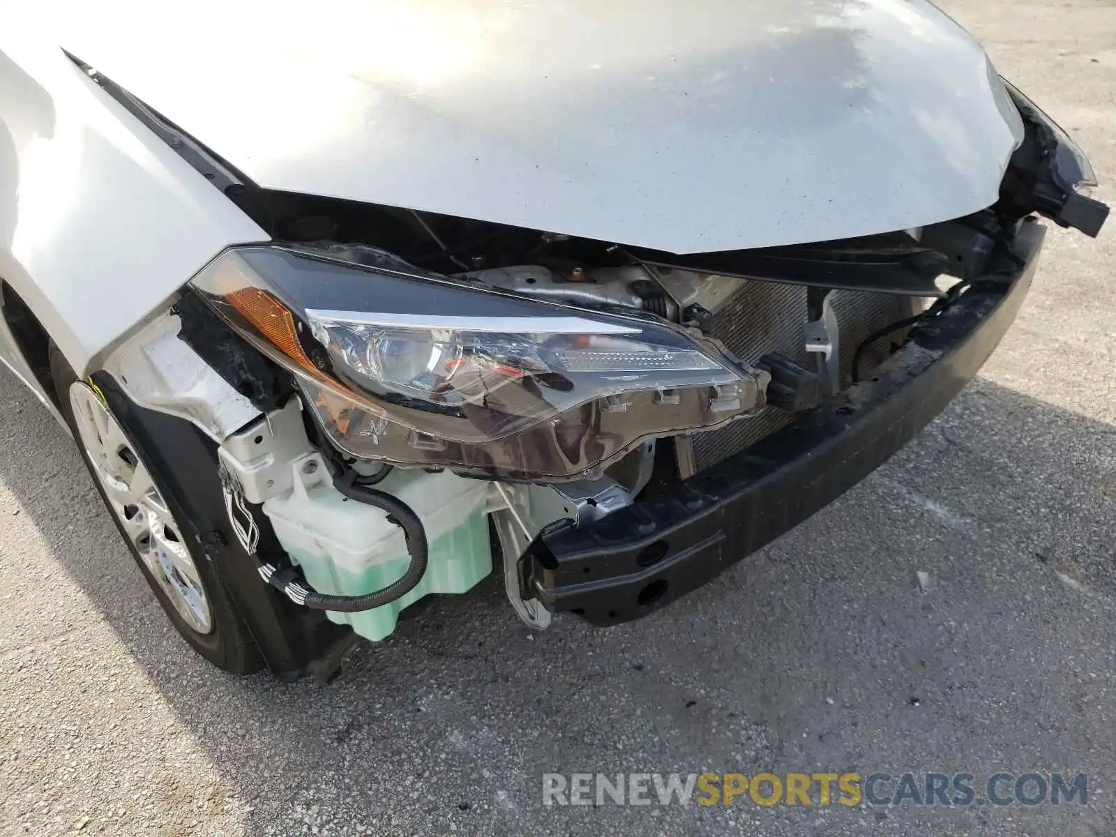 9 Photograph of a damaged car 2T1BURHE0KC186374 TOYOTA COROLLA 2019